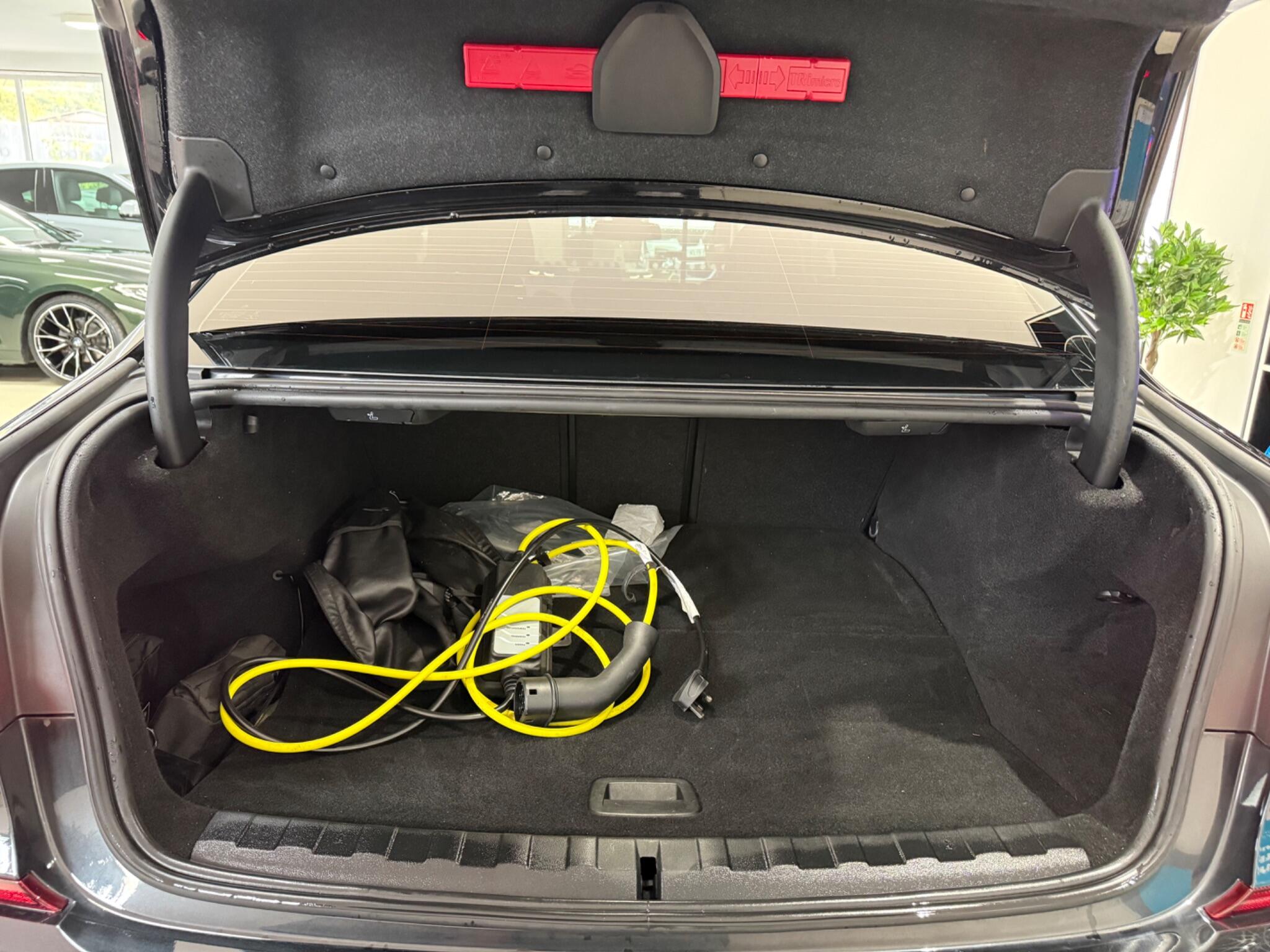 BMW 3 Series view 30