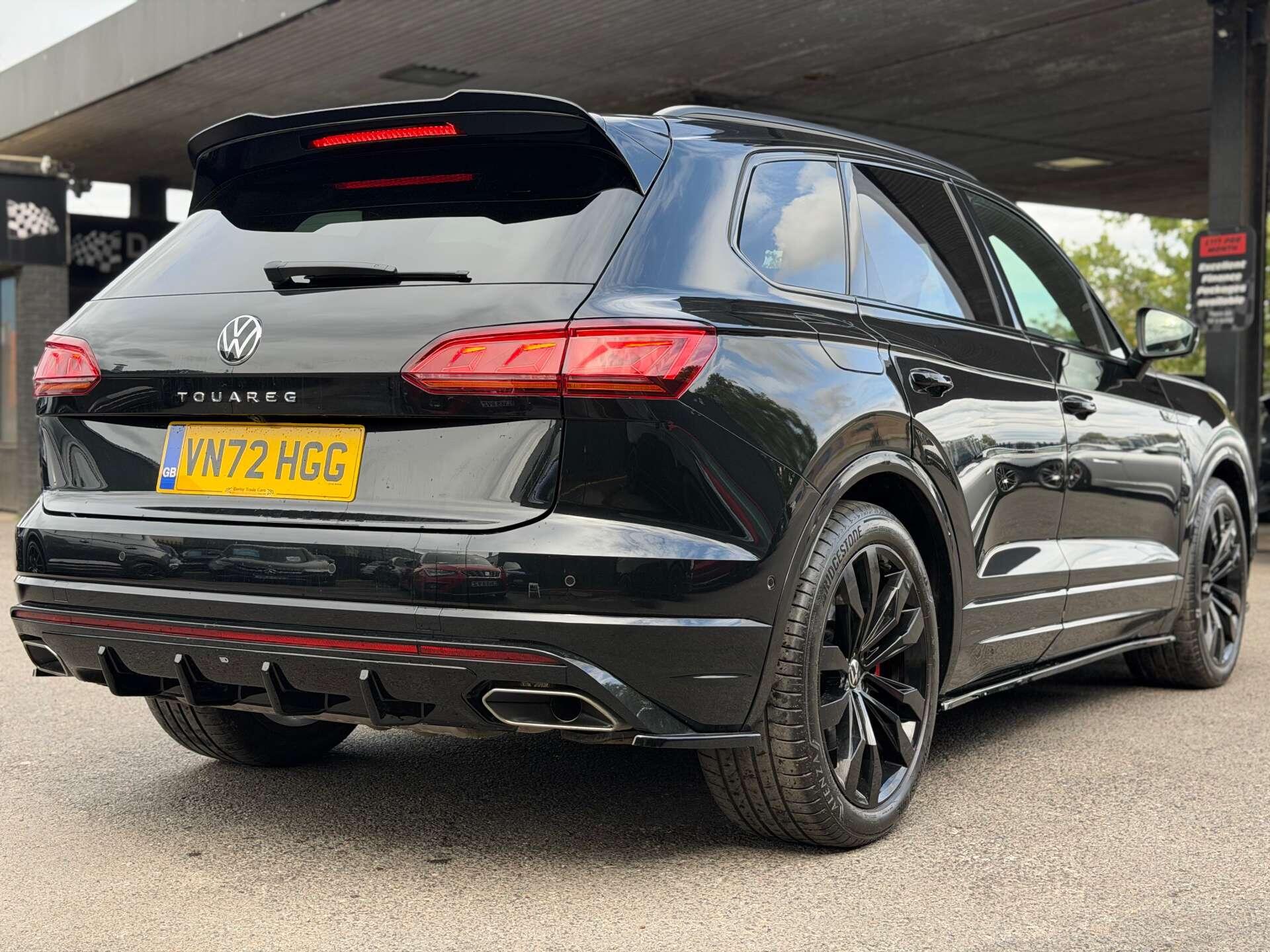 Volkswagen Touareg view 2