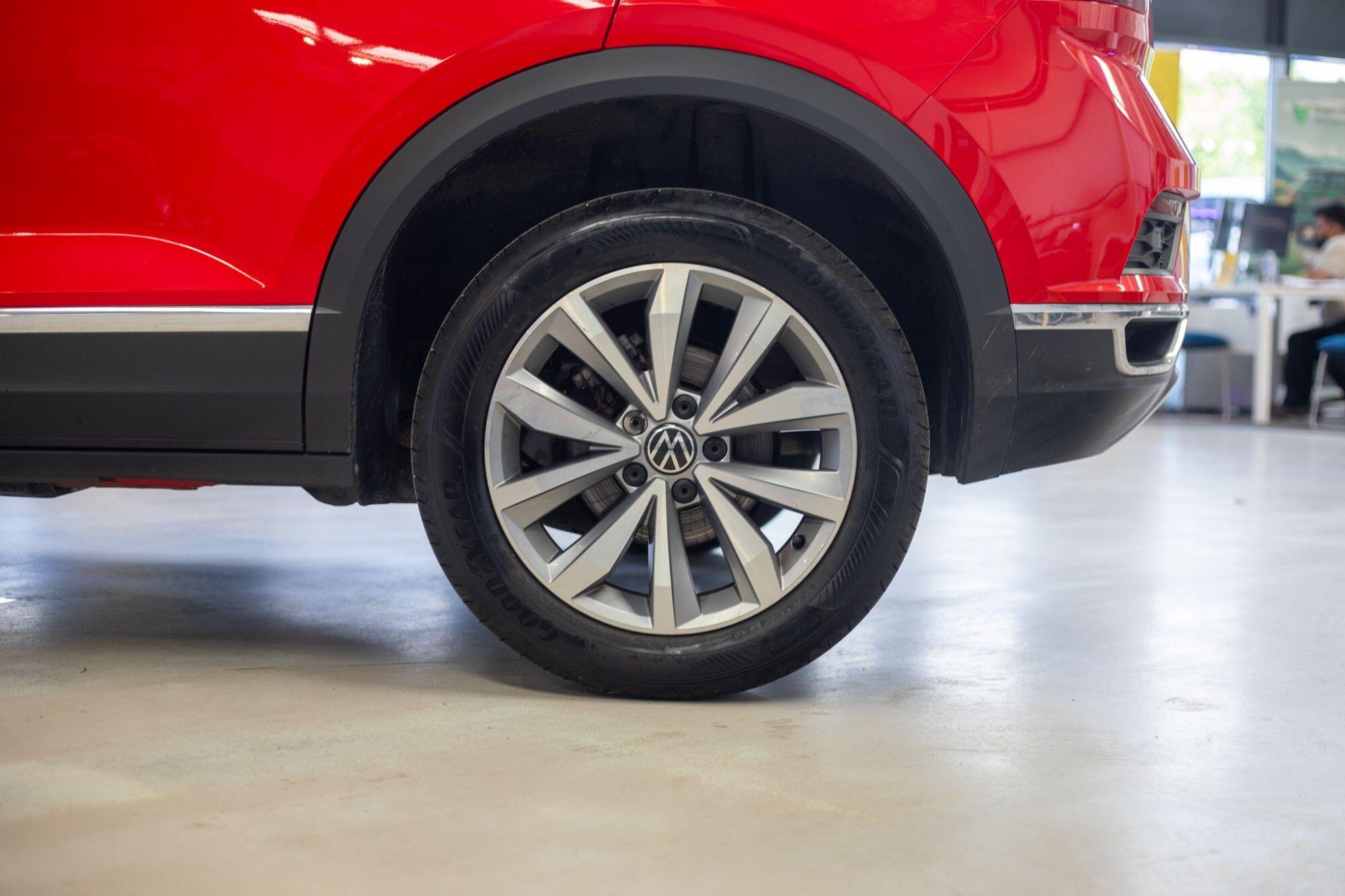 Volkswagen T-Roc view 6