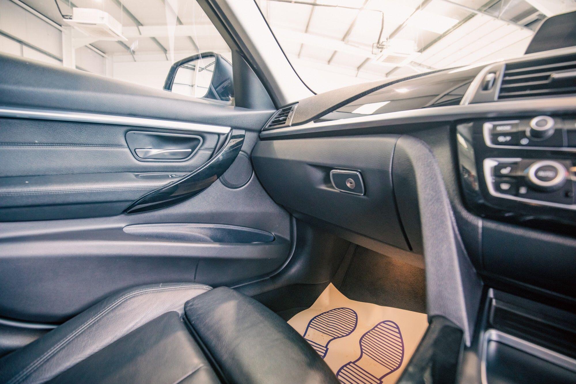 BMW 3 Series view 19