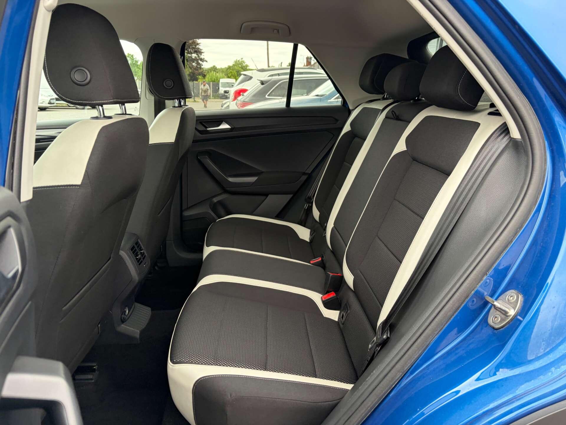 Volkswagen T-Roc view 20