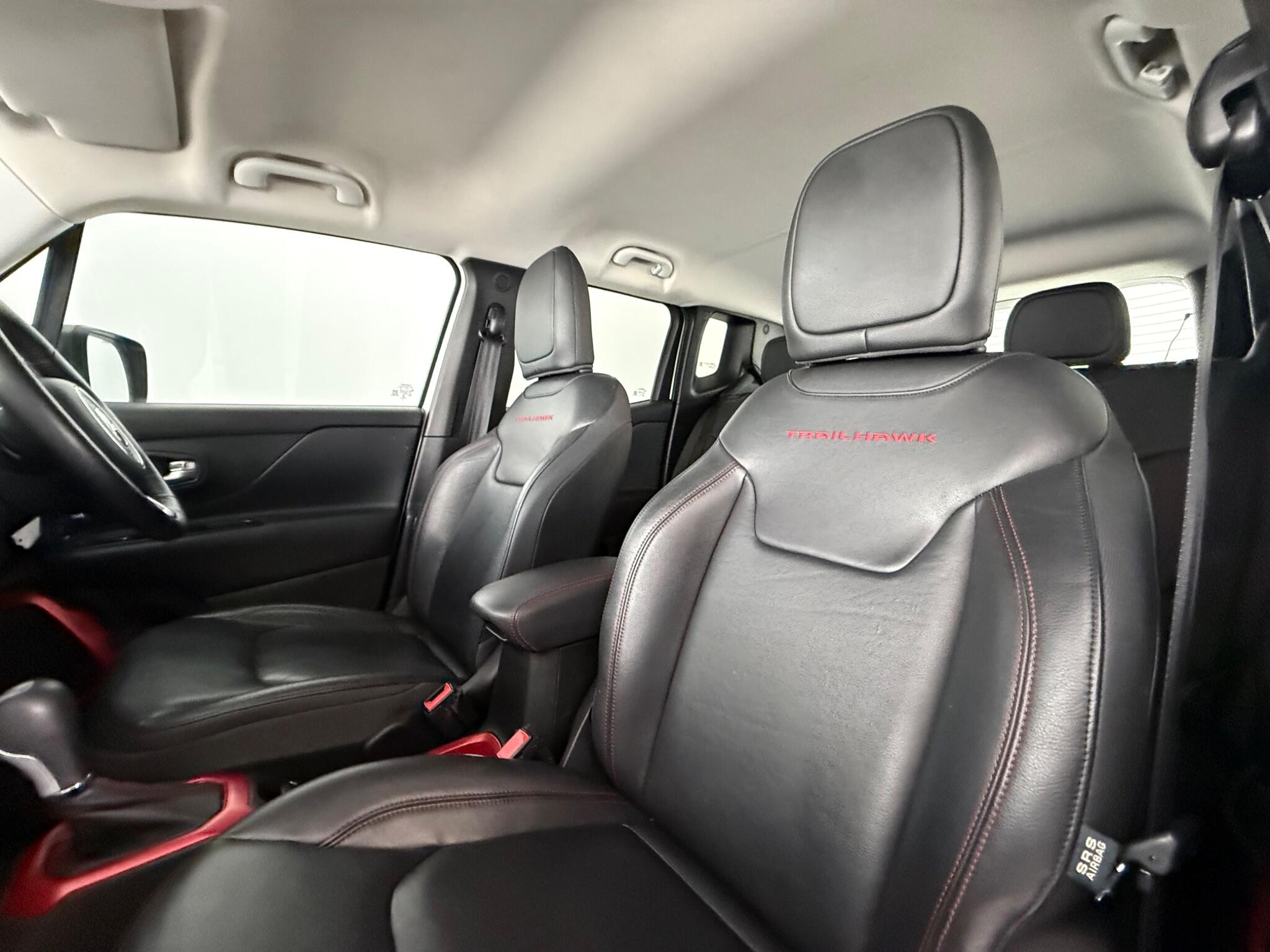 Jeep Renegade view 30