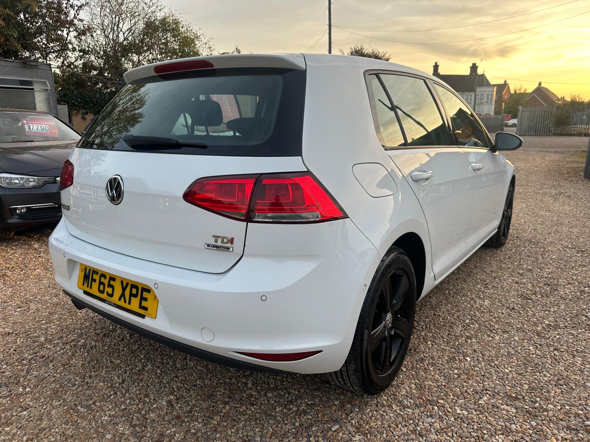 Volkswagen Golf view 17