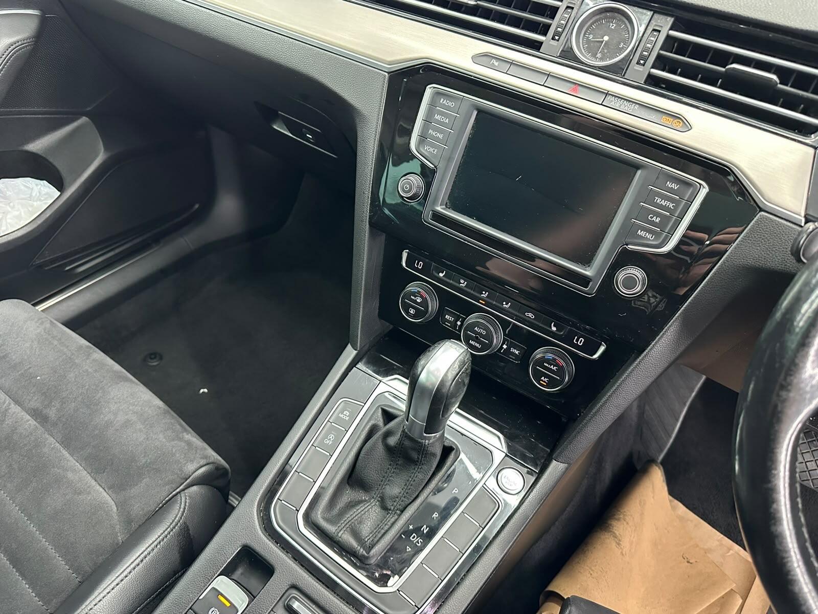 Volkswagen Passat view 42