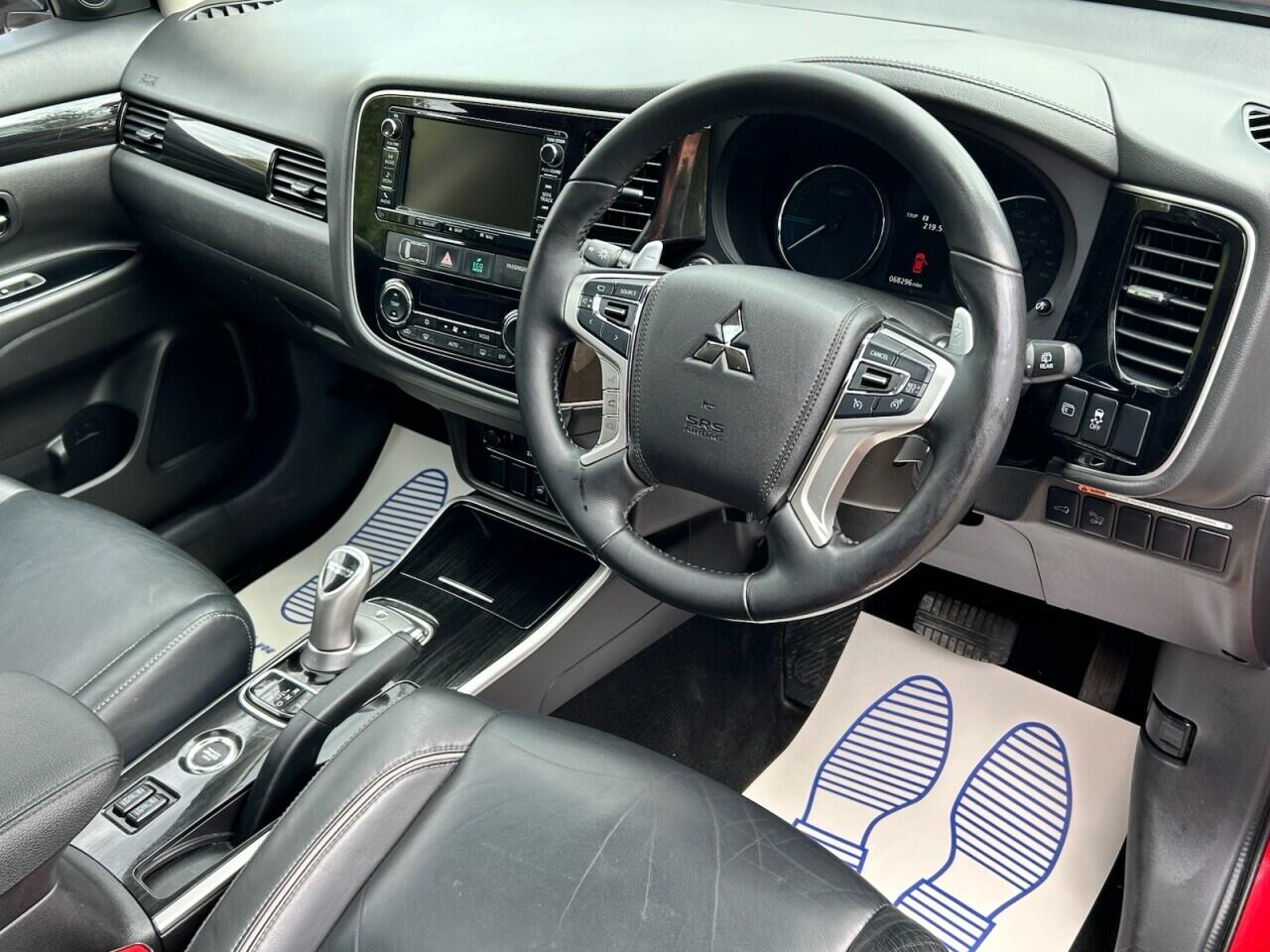 Mitsubishi Outlander view 2