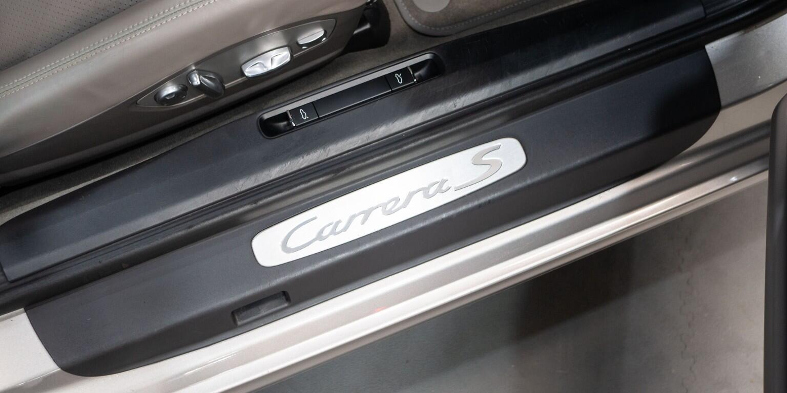 Porsche 911 view 23