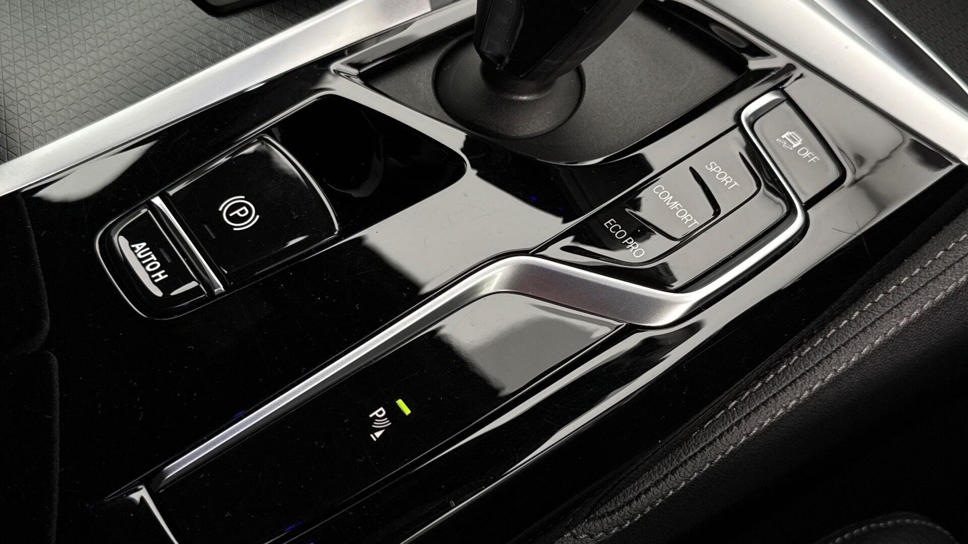 BMW 5 Series view 20