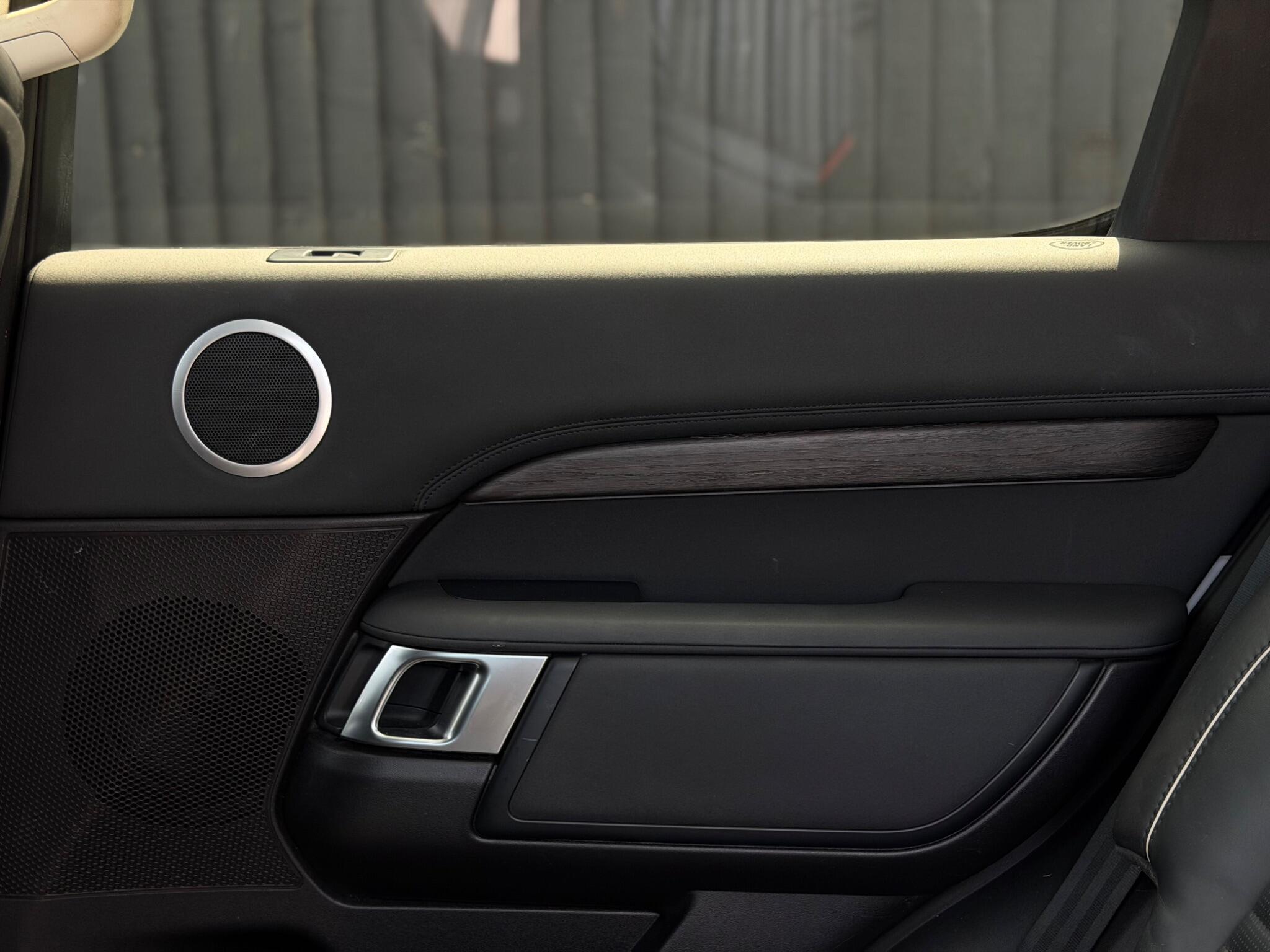 Land Rover Discovery view 25