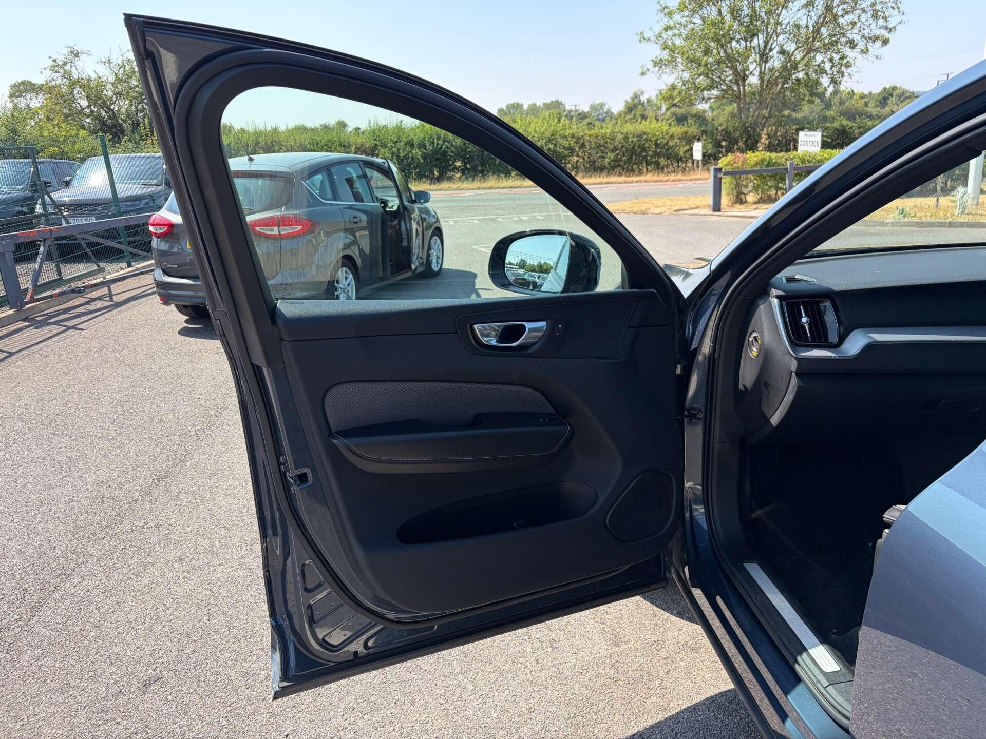 Volvo XC60 view 14