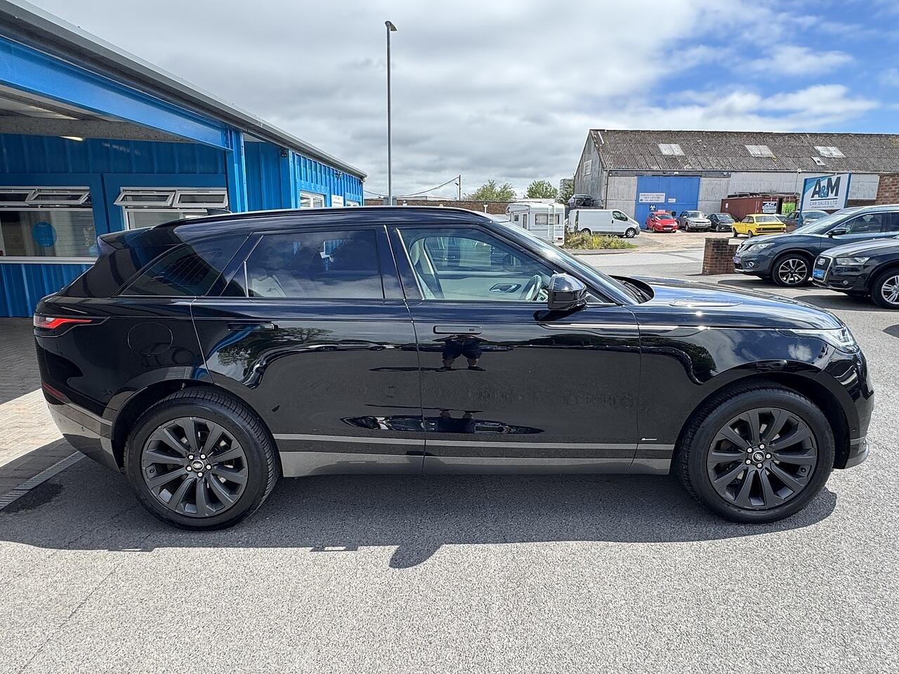 Land Rover Range Rover Velar view 8