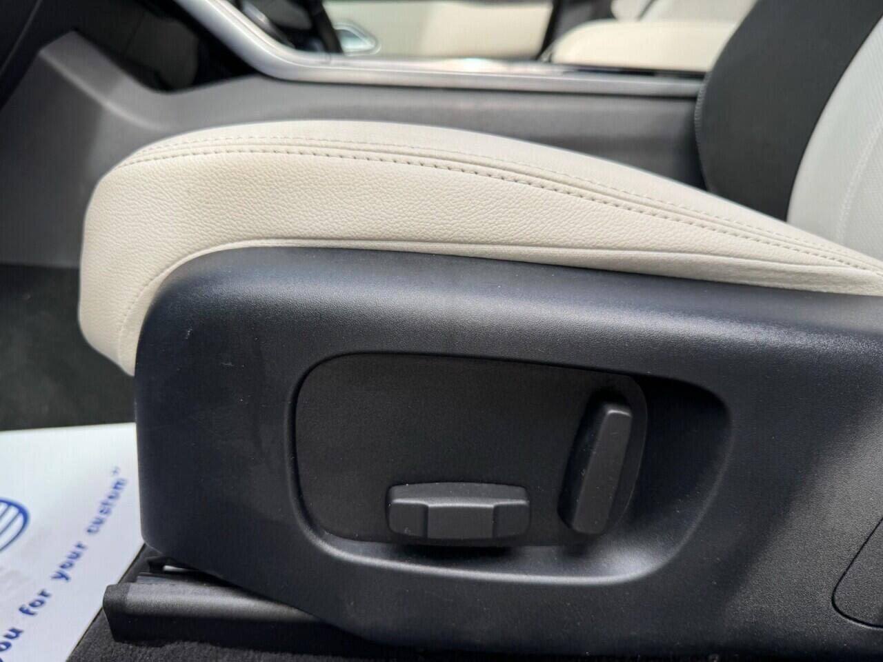 Land Rover Range Rover Velar view 28