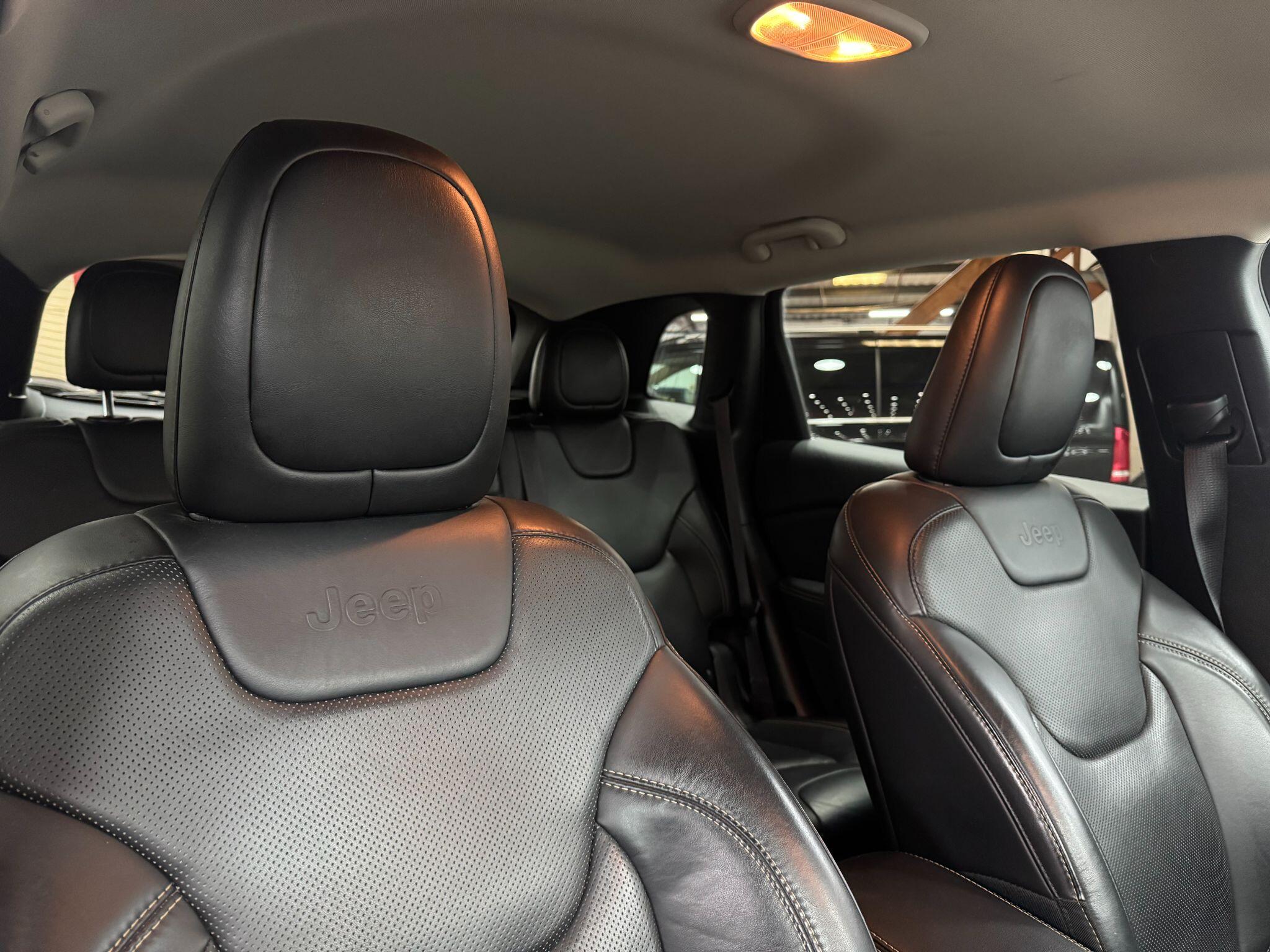 Jeep Cherokee view 29