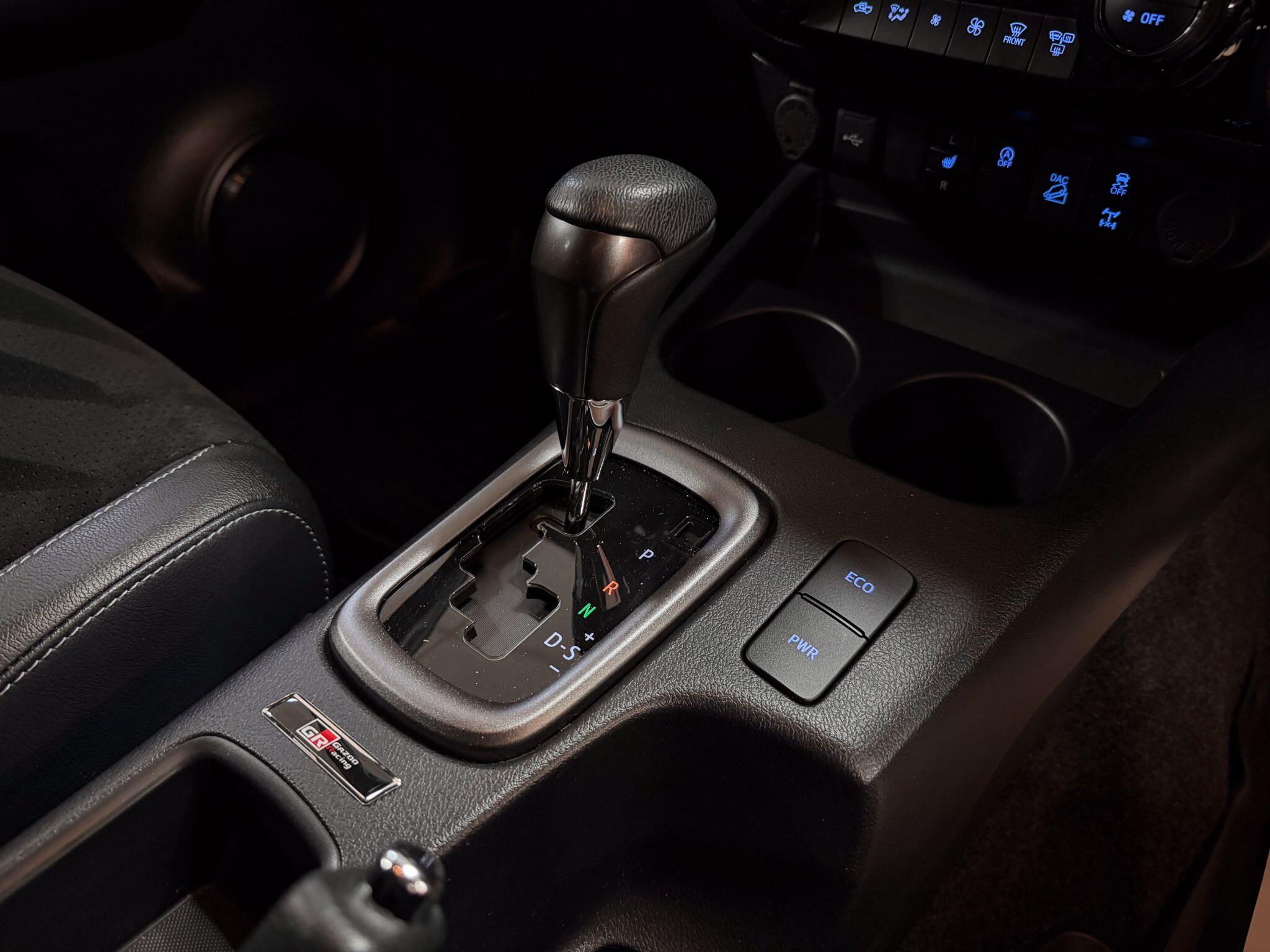 Toyota Hilux view 21