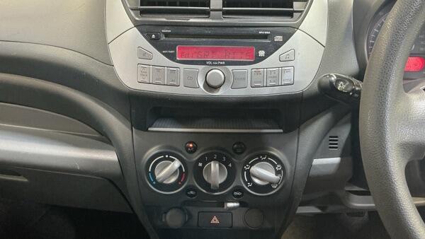 Nissan Pixo view 18