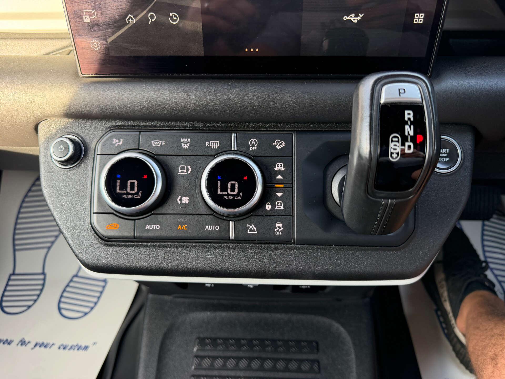 Land Rover Defender view 26