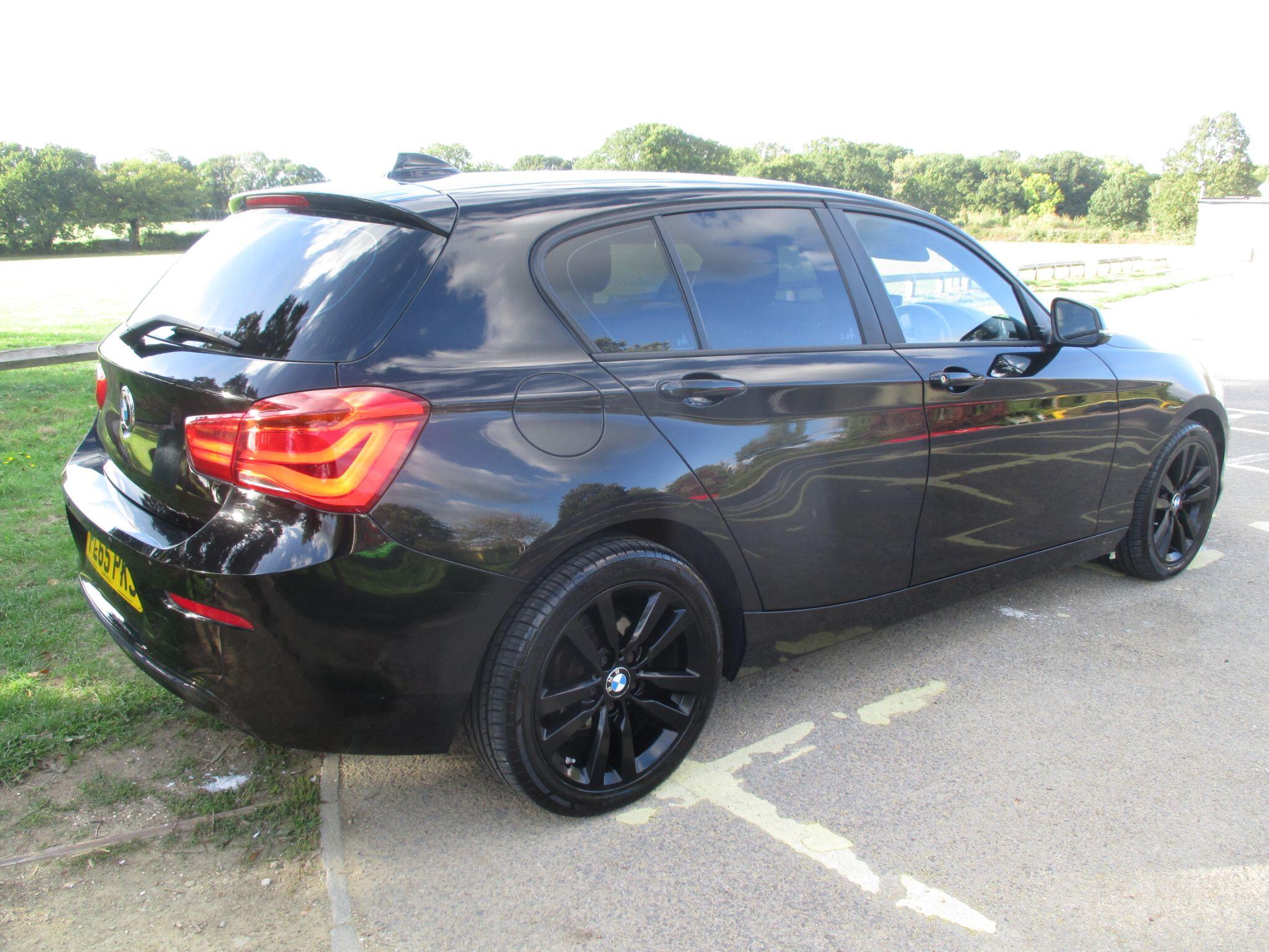 BMW 1 Series view 9