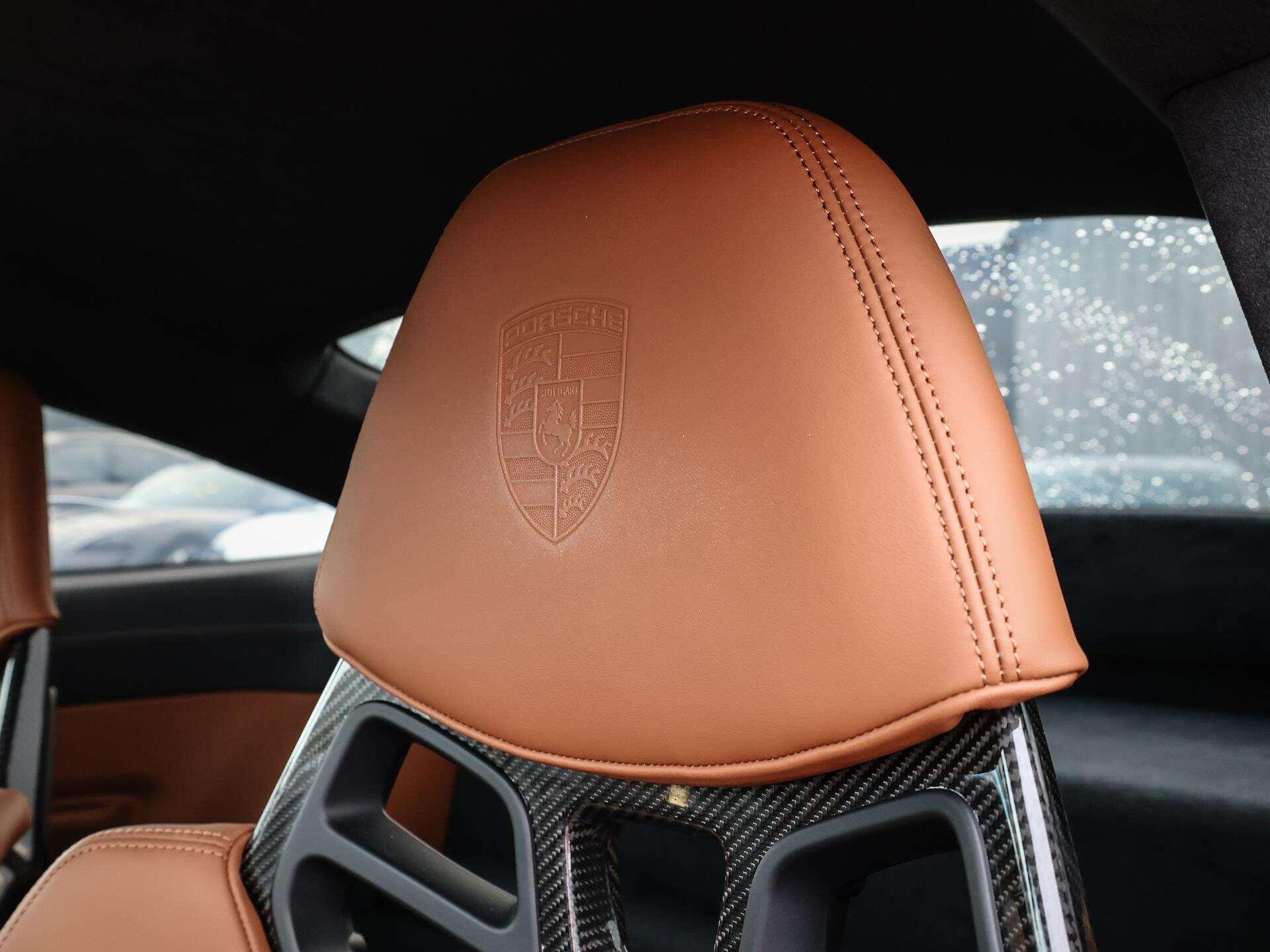 Porsche 911 view 15