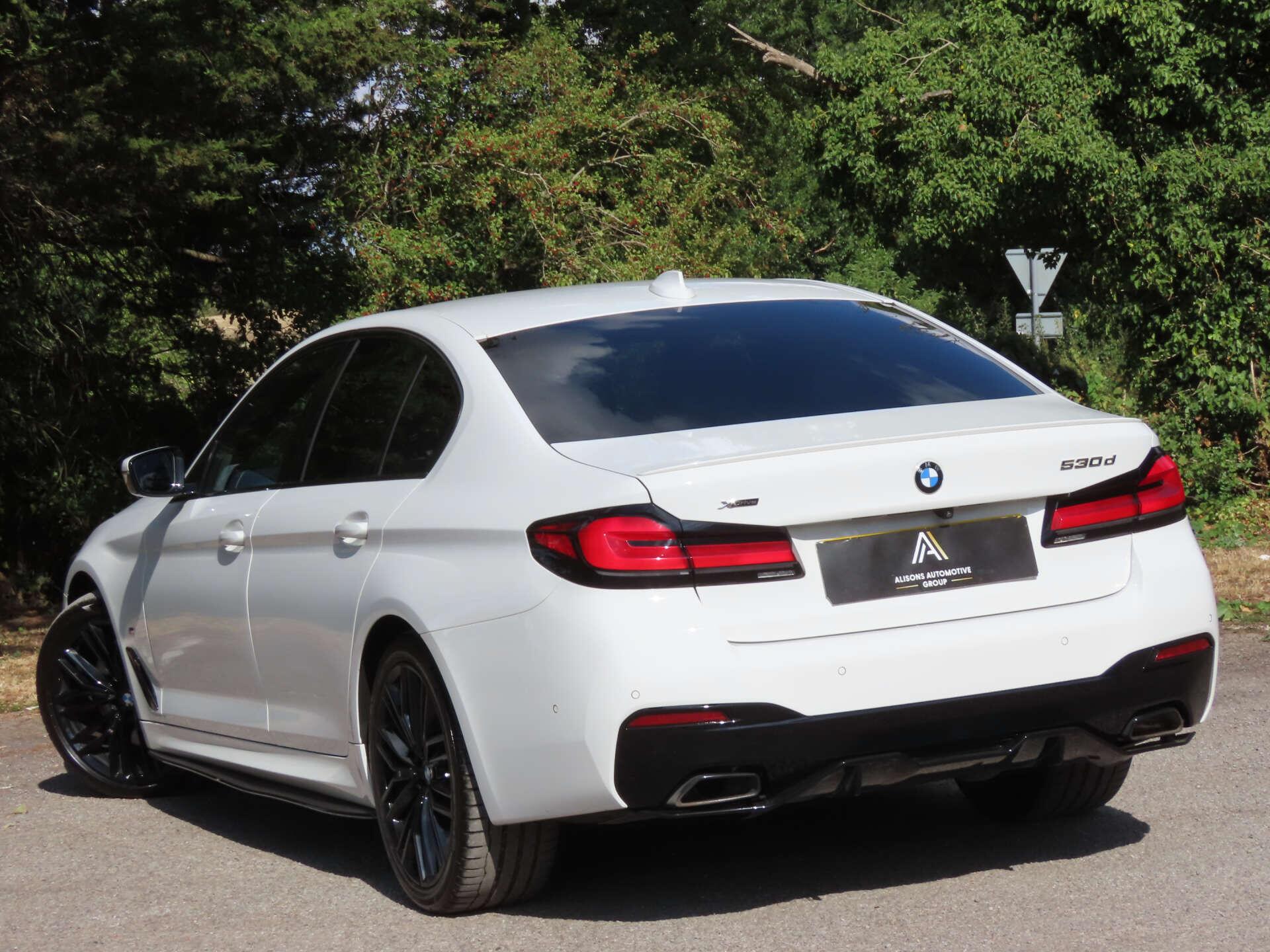 BMW 5 Series view 6