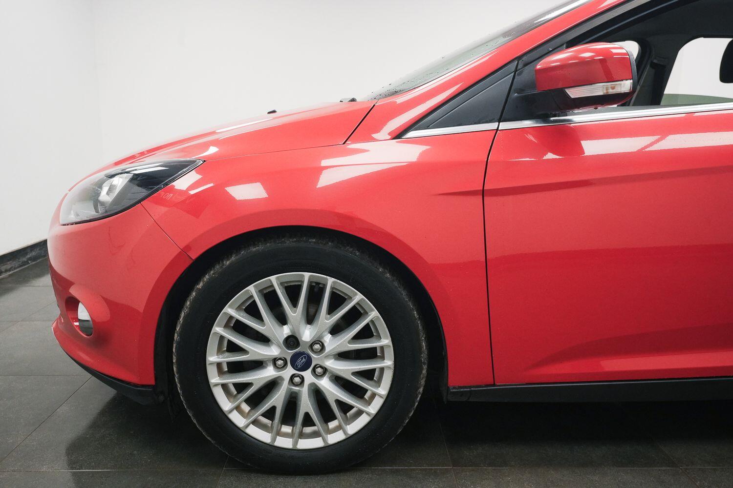 Ford Focus view 6