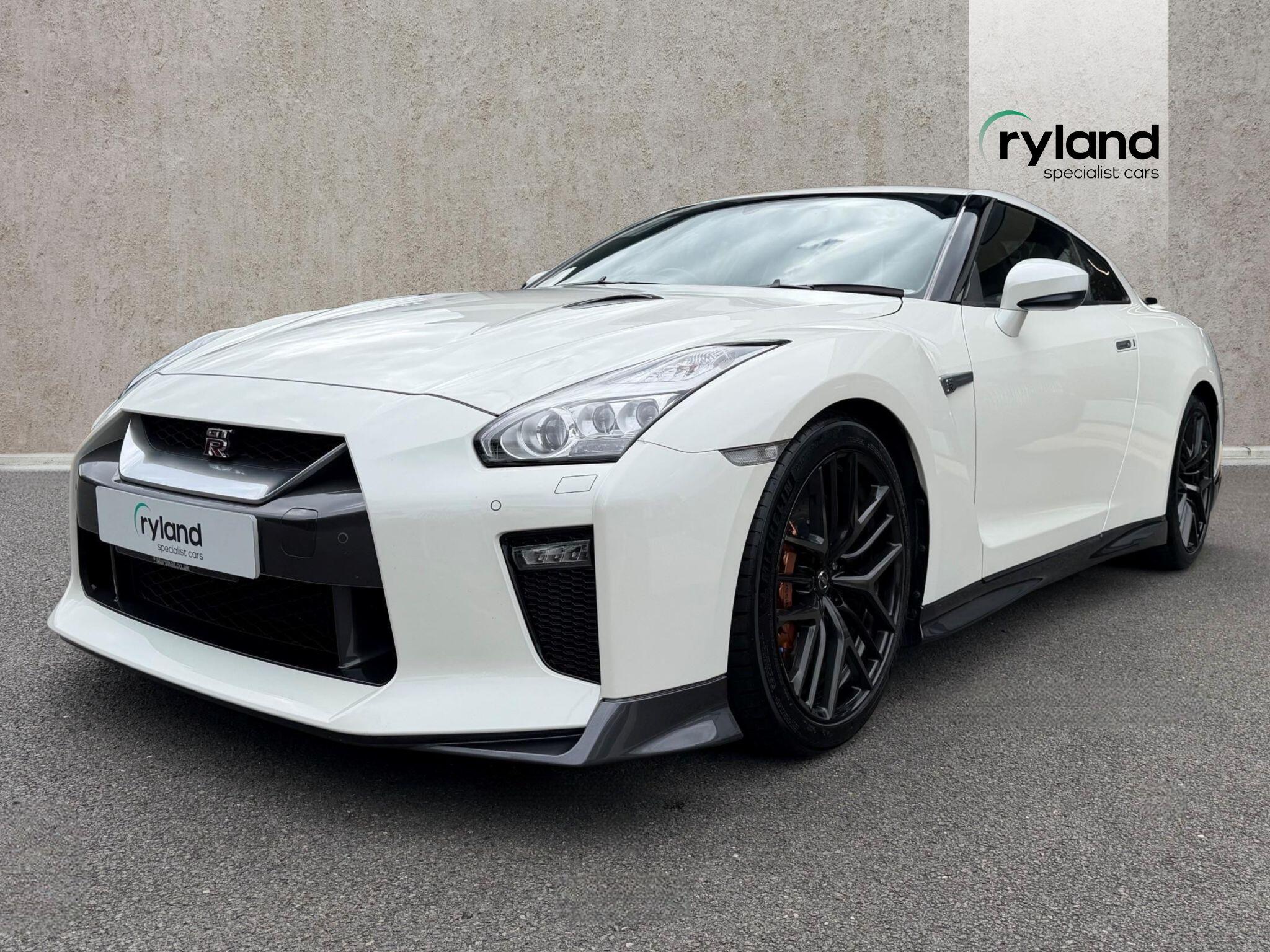 Nissan GT-R view 3