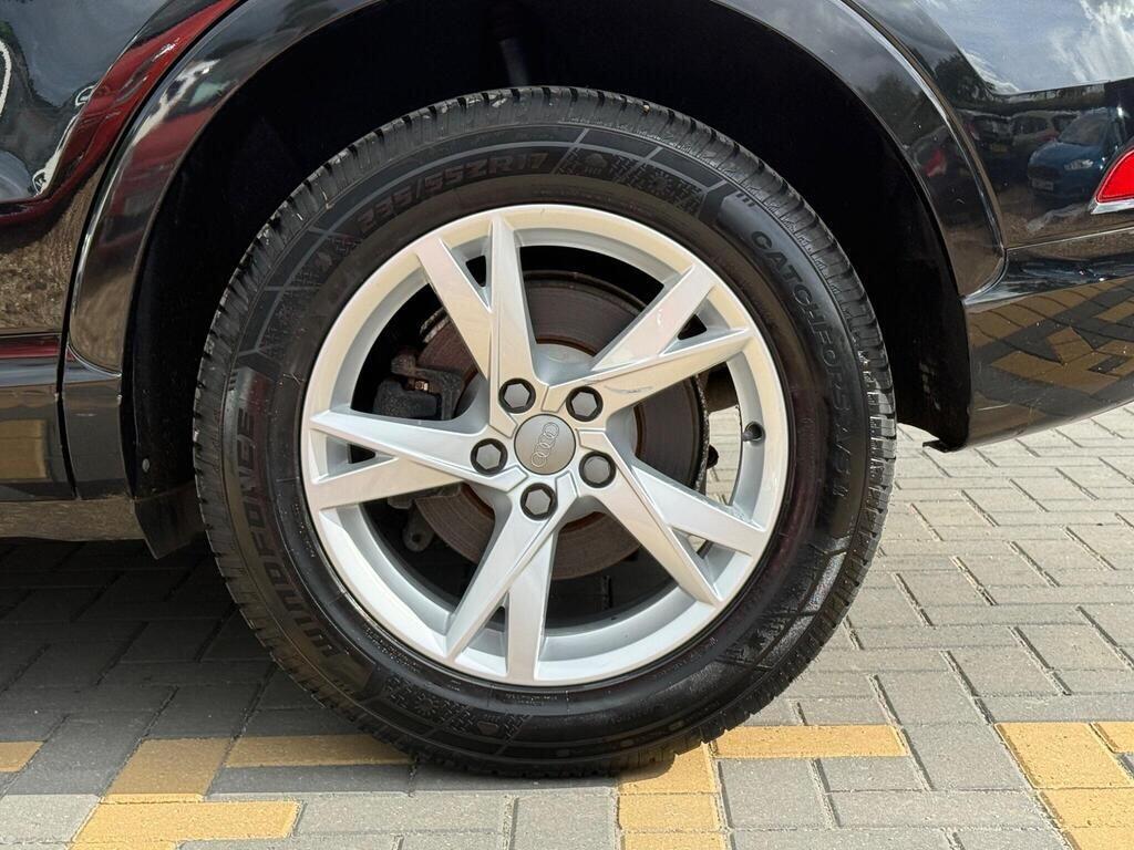 Audi Q3 view 9