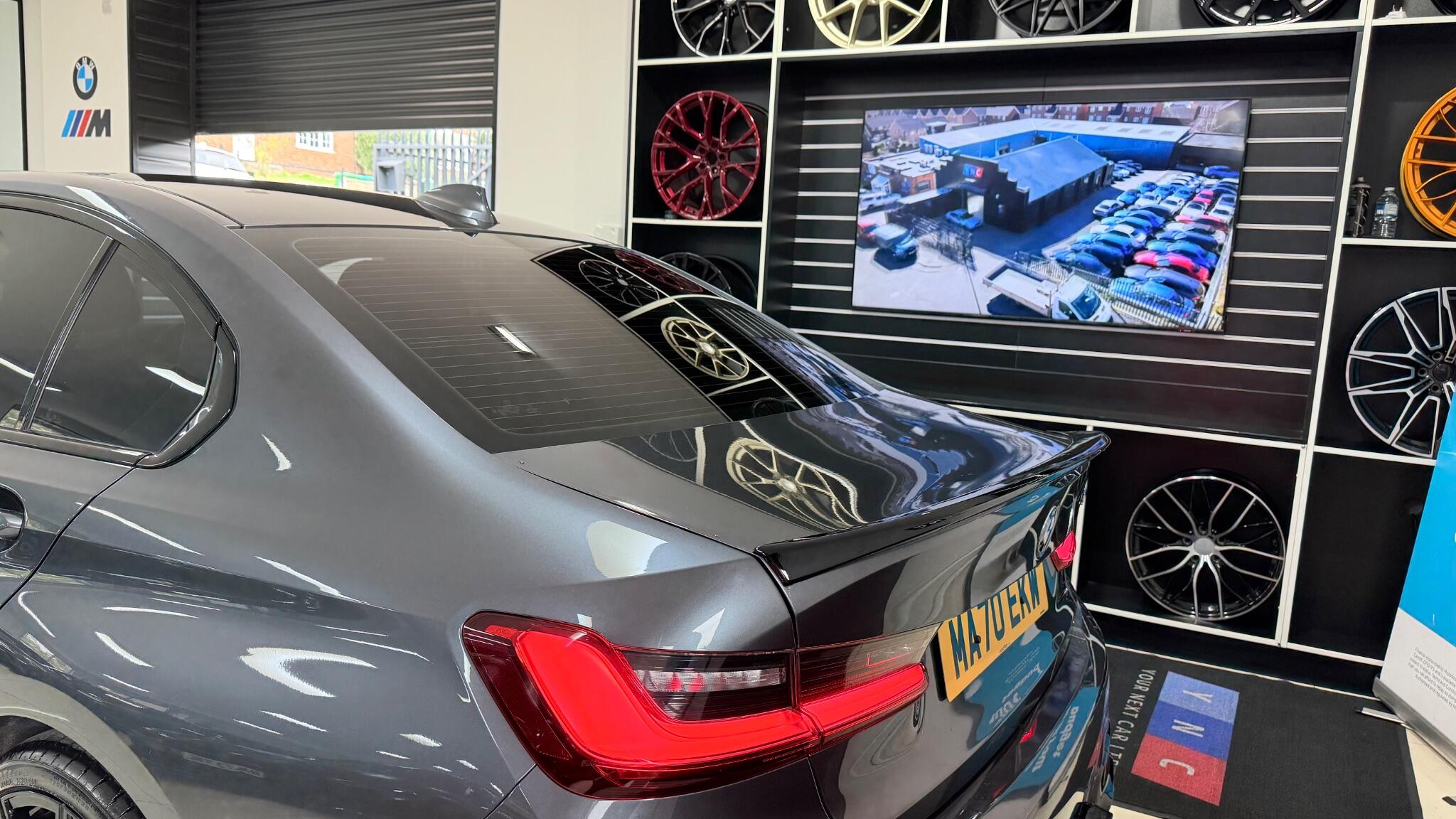 BMW 3 Series view 24