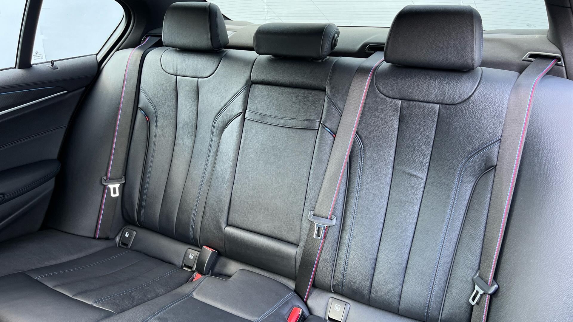 BMW 5 Series view 12