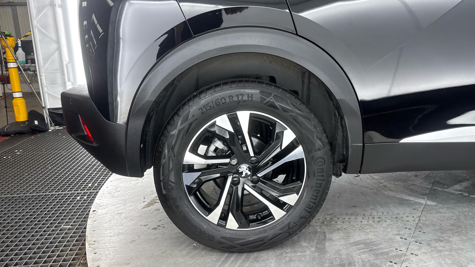 Peugeot 2008 view 18