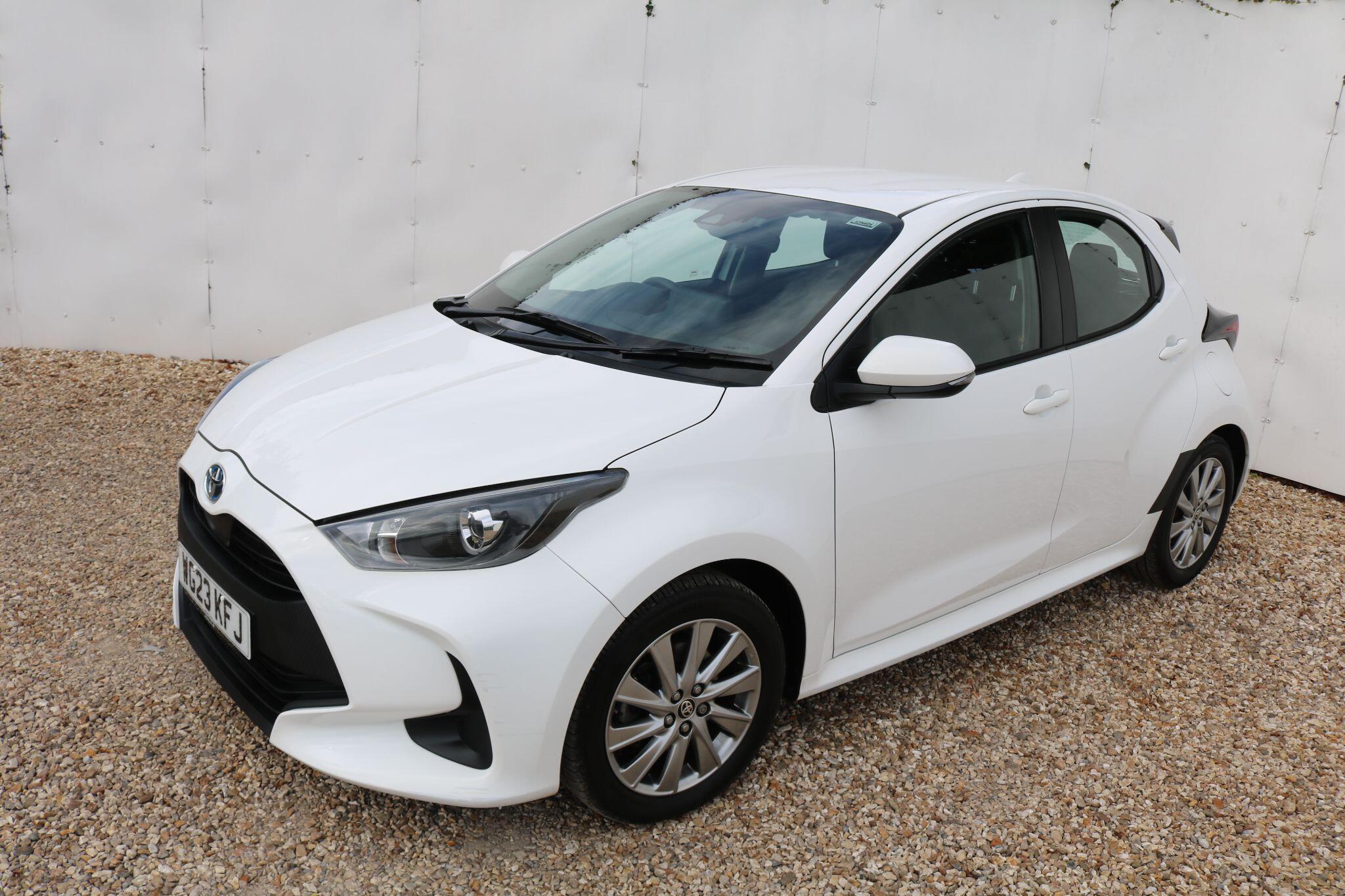 Toyota Yaris view 16
