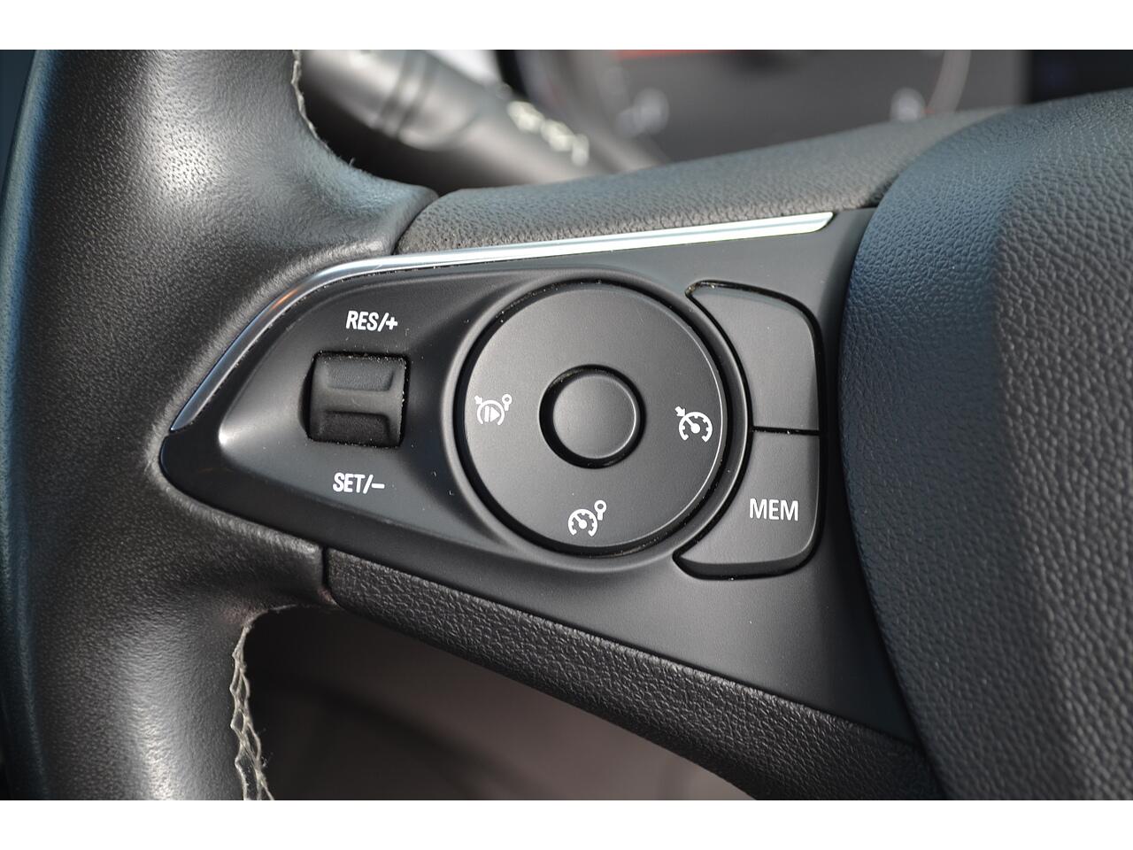 Vauxhall Crossland X view 24