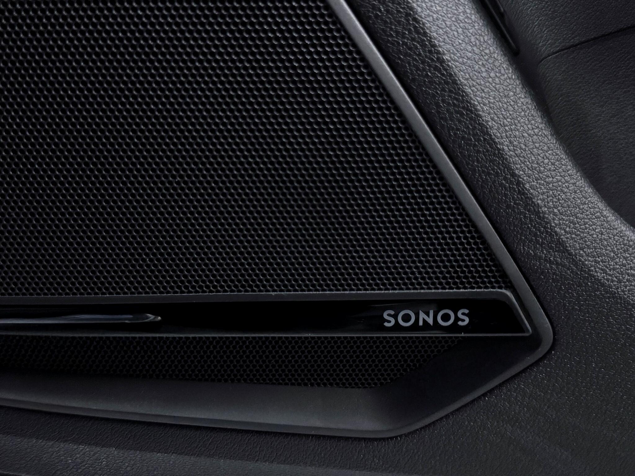 Audi SQ2 view 30