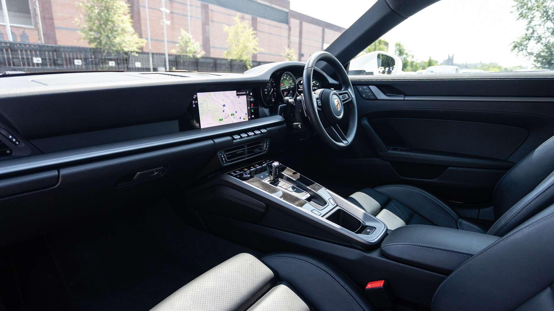 Porsche 911 view 13