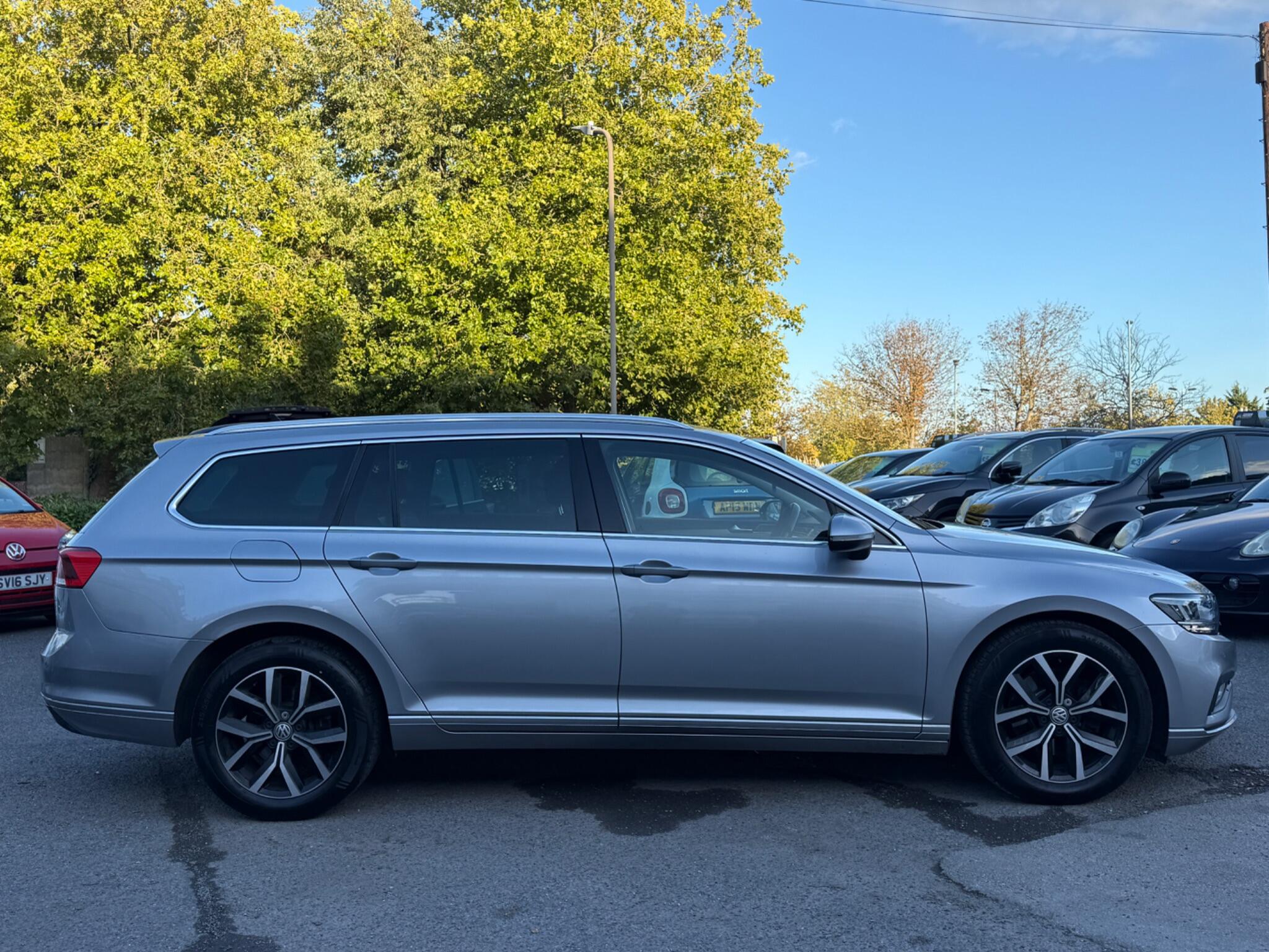 Volkswagen Passat - Image 19