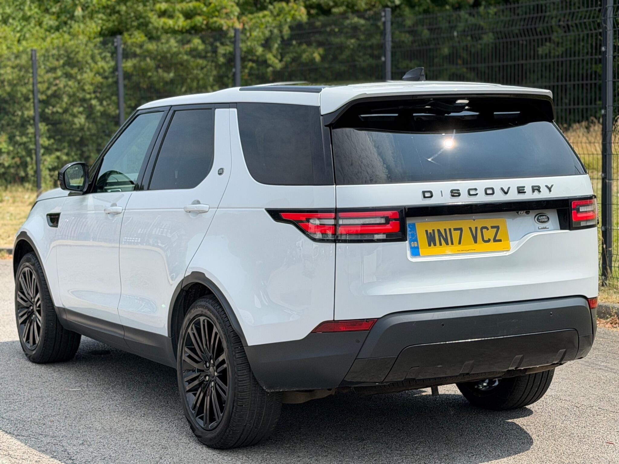 Land Rover Discovery view 4