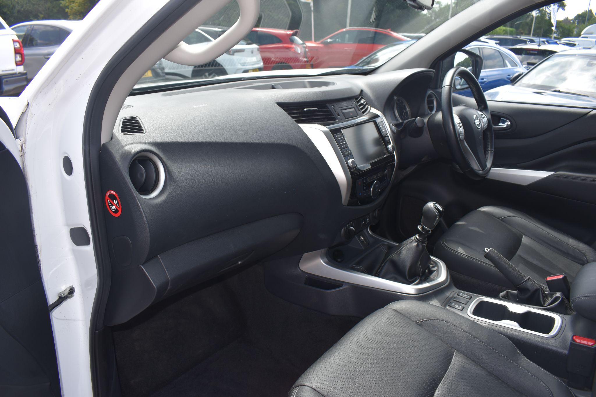 Navara - 2.3 dCi Tekna 4WD Euro 6 (s/s) 4dr - Image 22