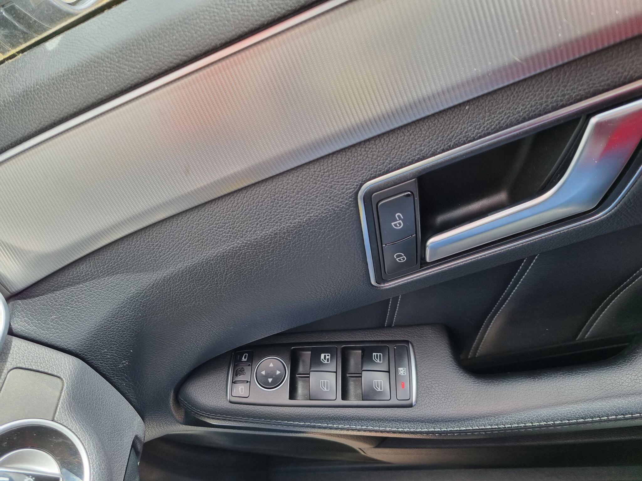 Mercedes-Benz E Class view 33