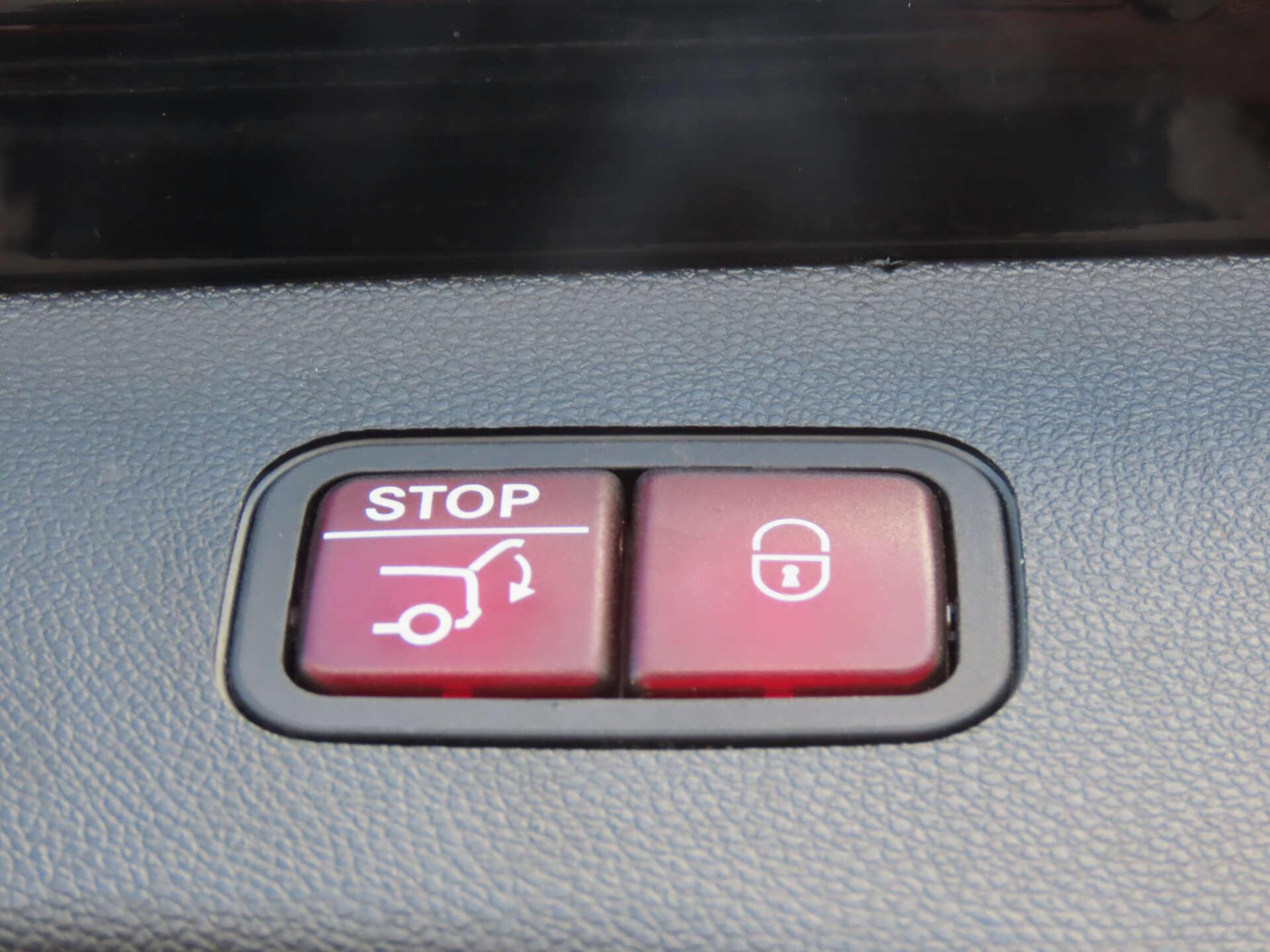 Mercedes-Benz E-Class view 8