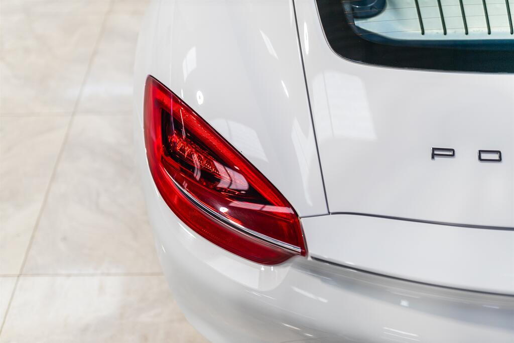 Porsche Cayman view 15