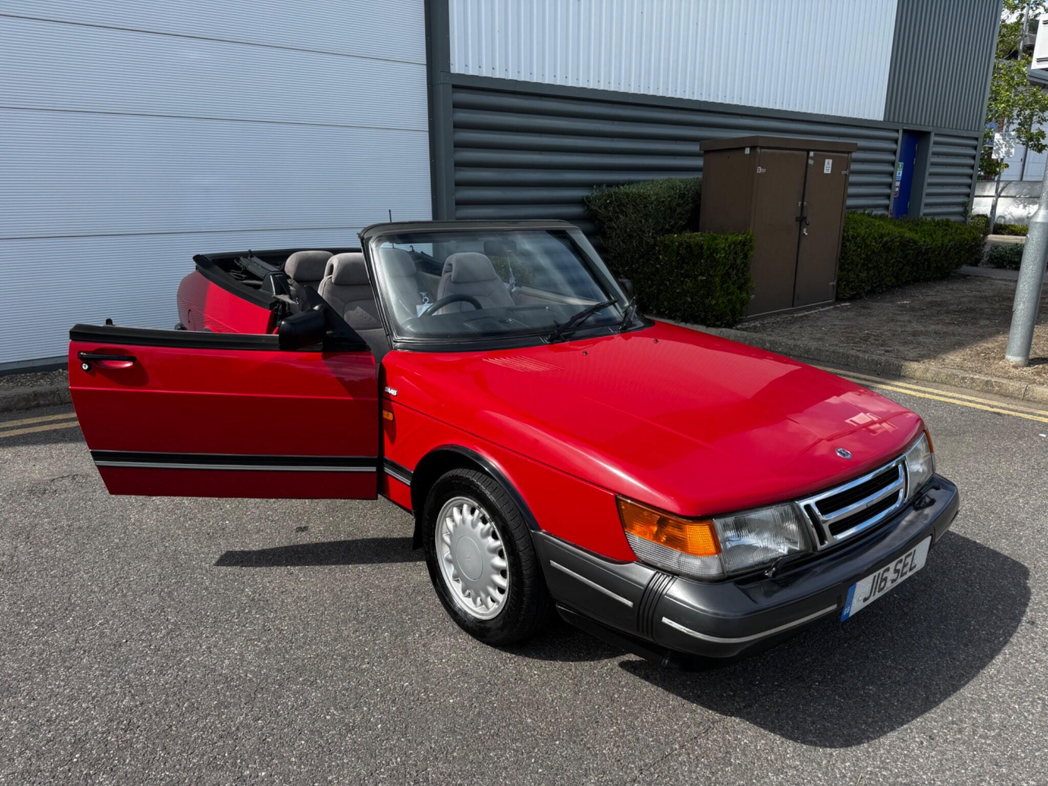 Saab 900