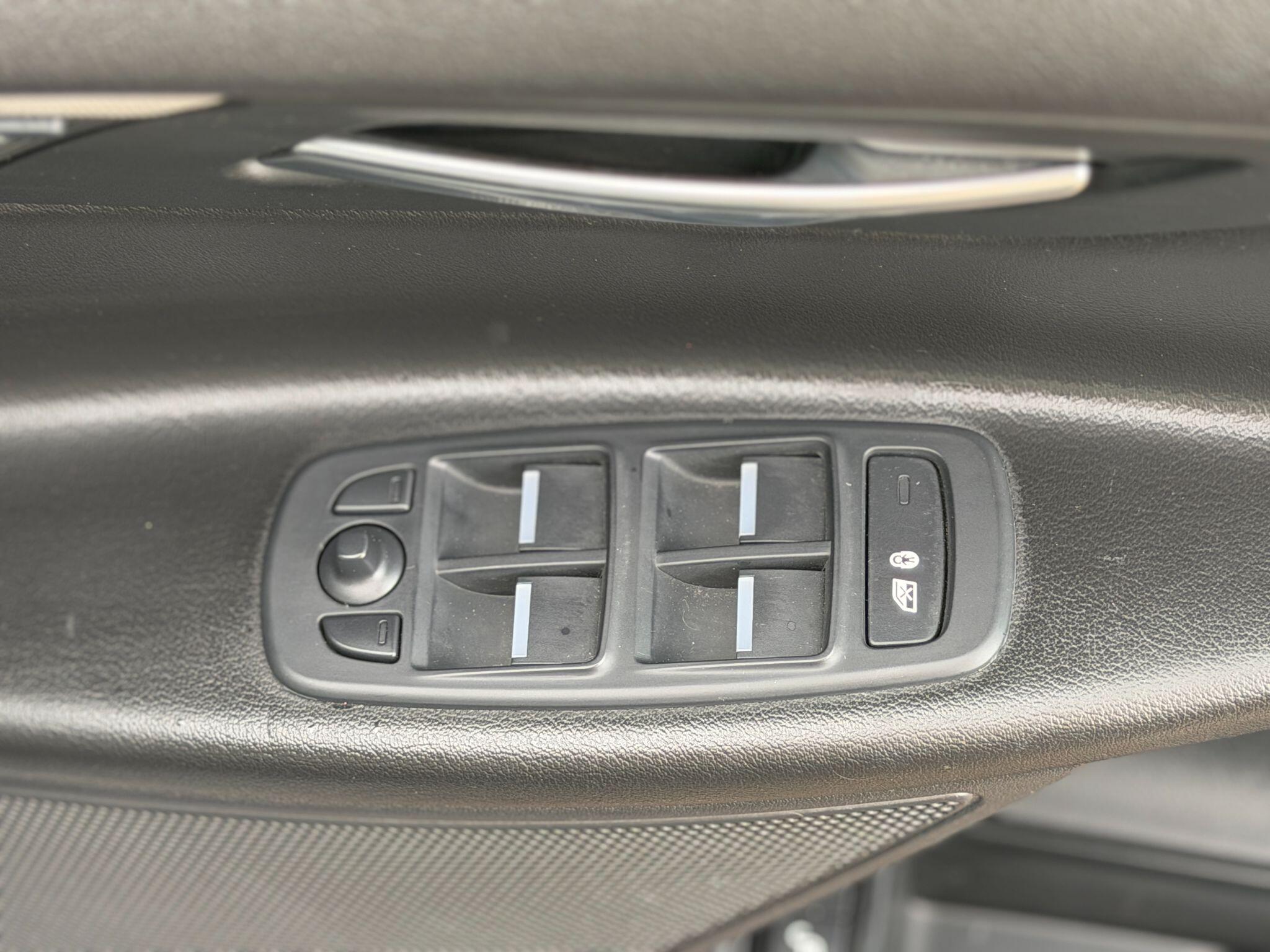 Jaguar Xe view 48