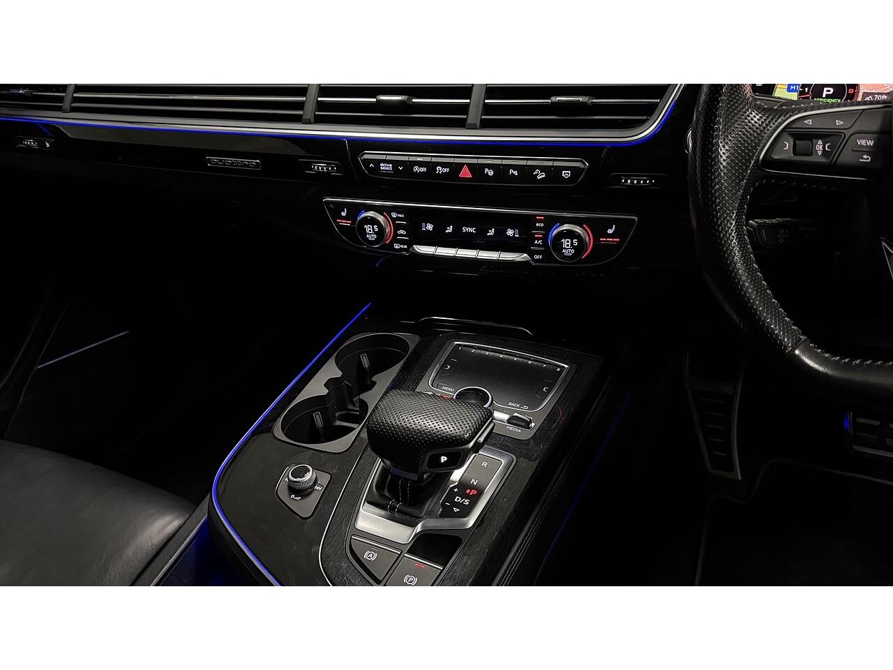 Audi Q7 view 28