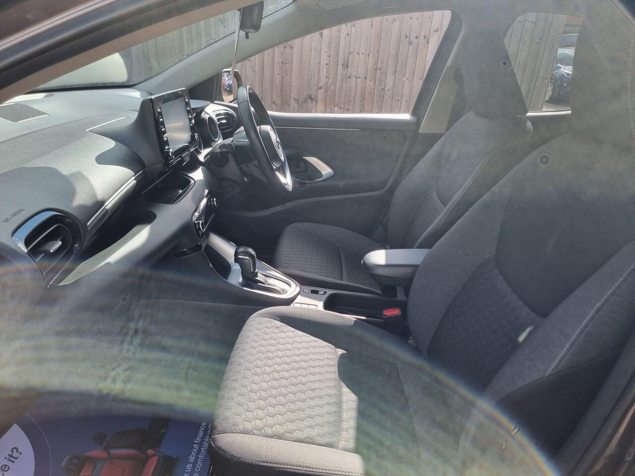 Toyota Yaris view 28