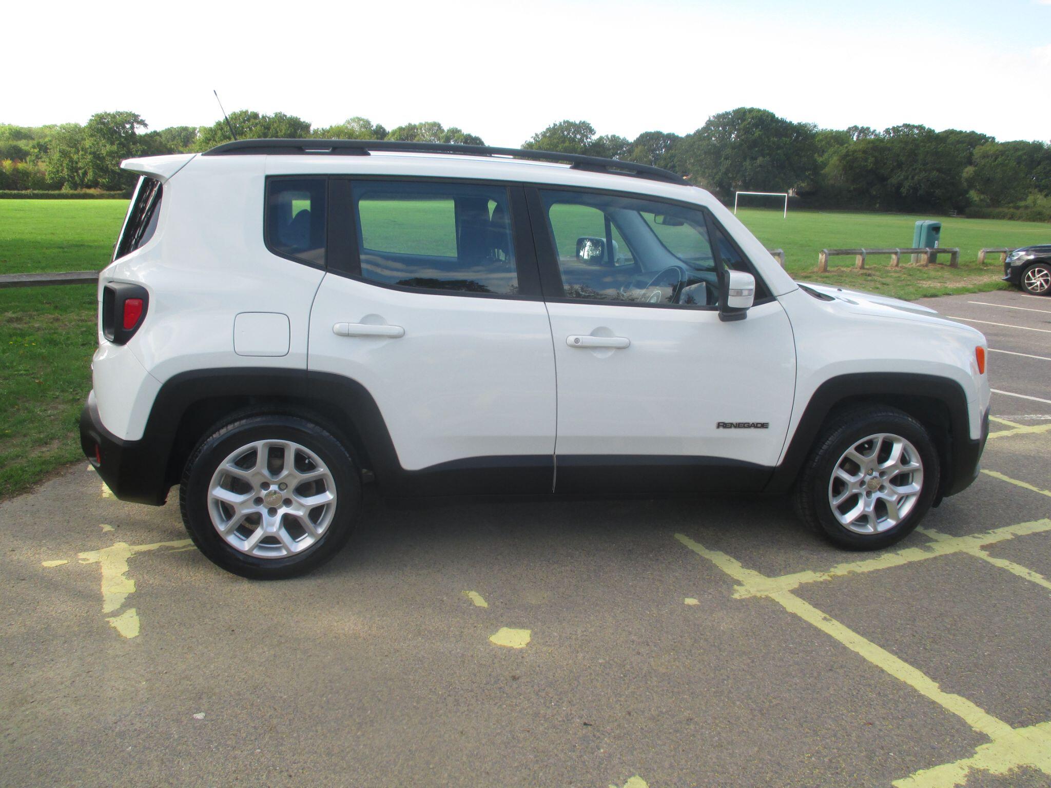 Jeep Renegade view 9