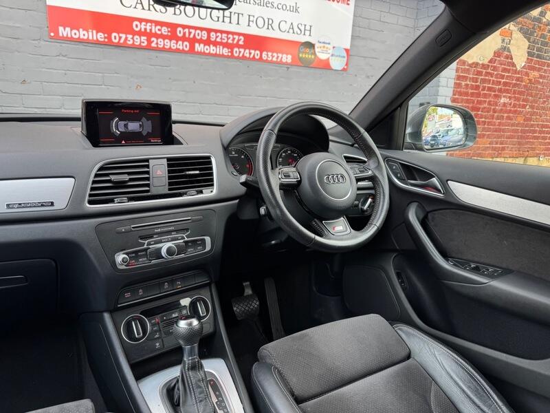 Audi Q3 view 9