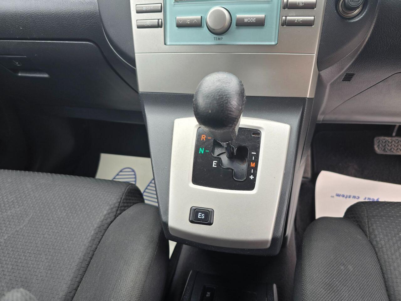 Toyota Corolla Verso view 20