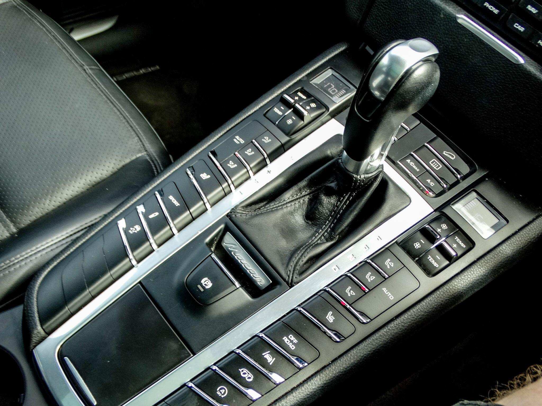 Porsche Macan view 23