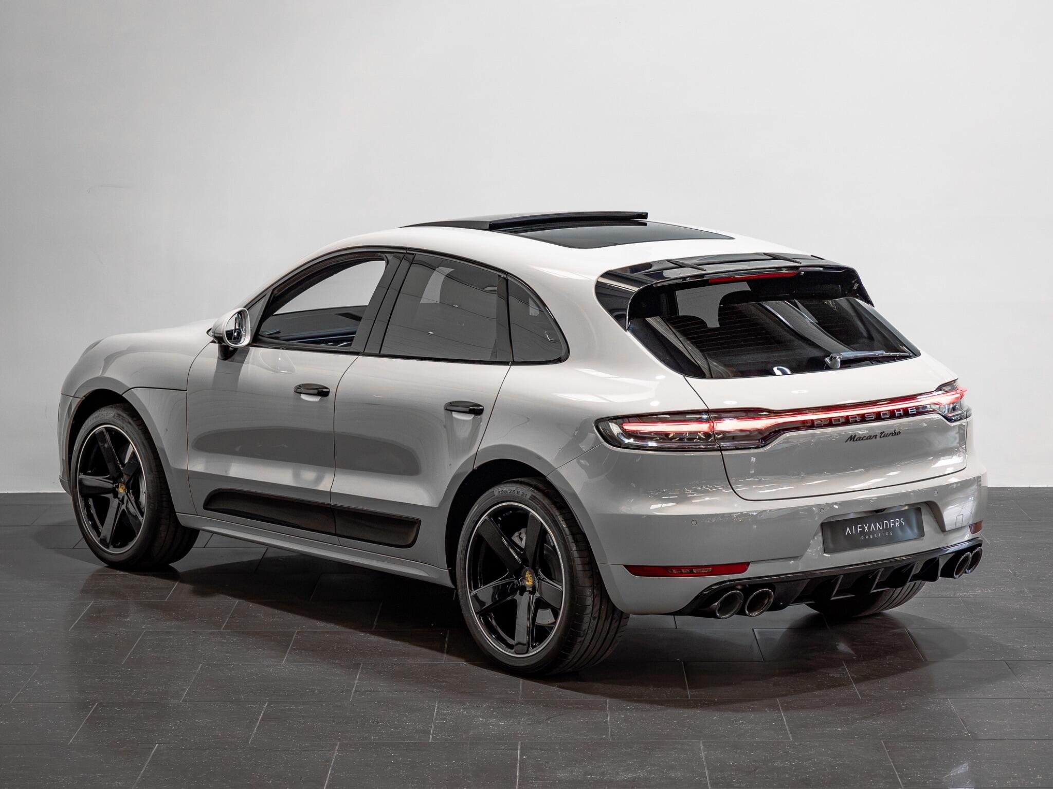 Porsche Macan view 6