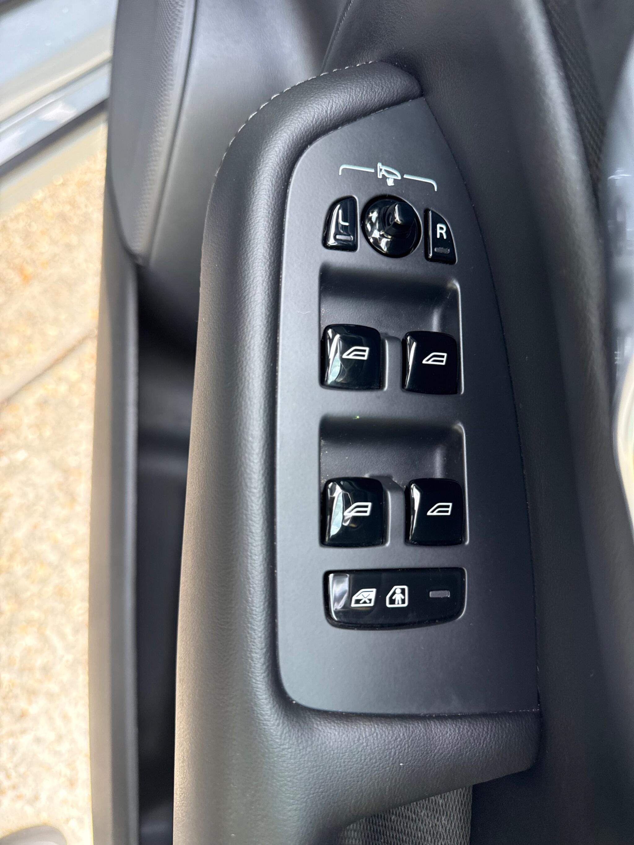 Volvo XC90 view 18