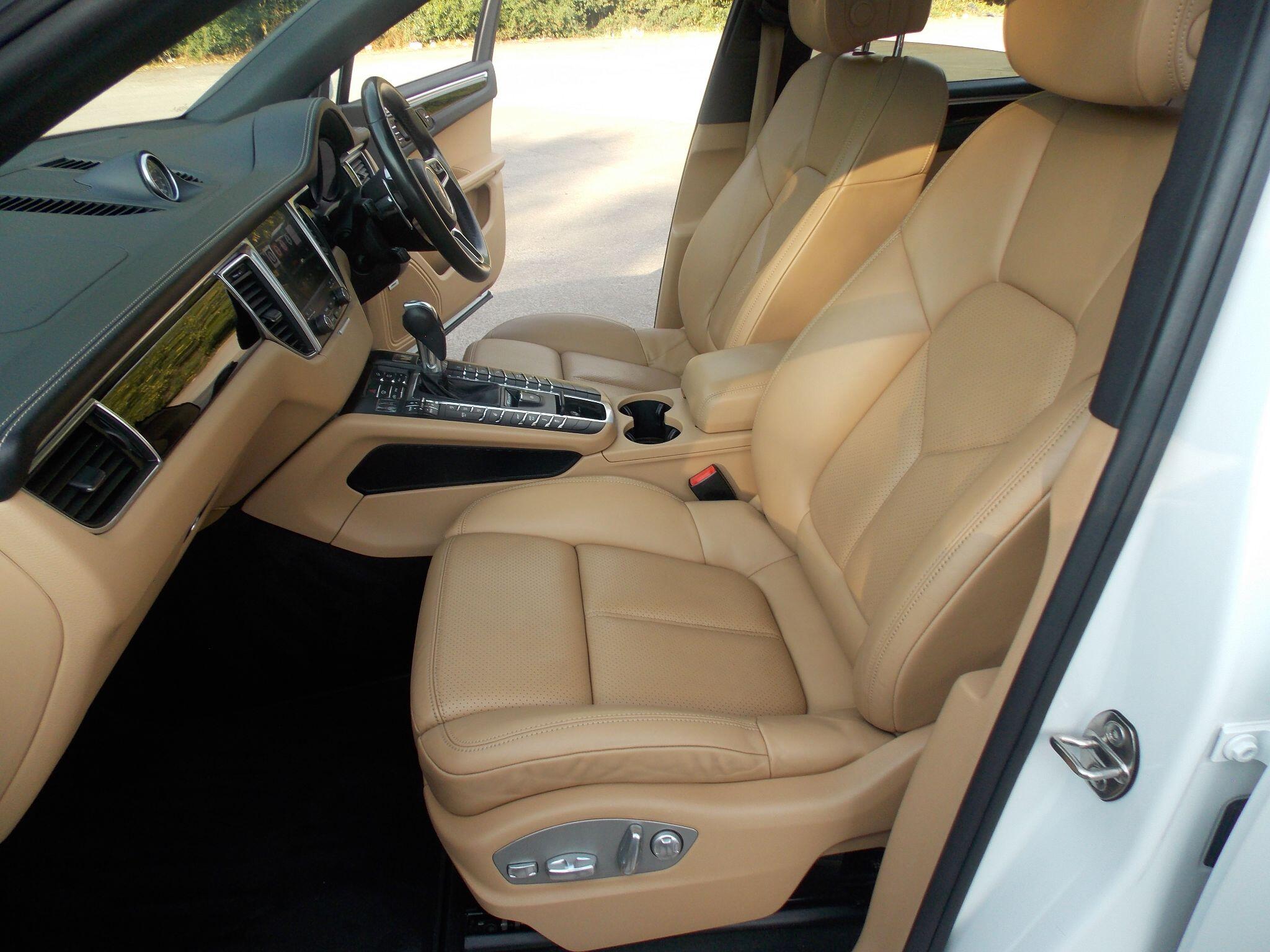 Porsche Macan view 80