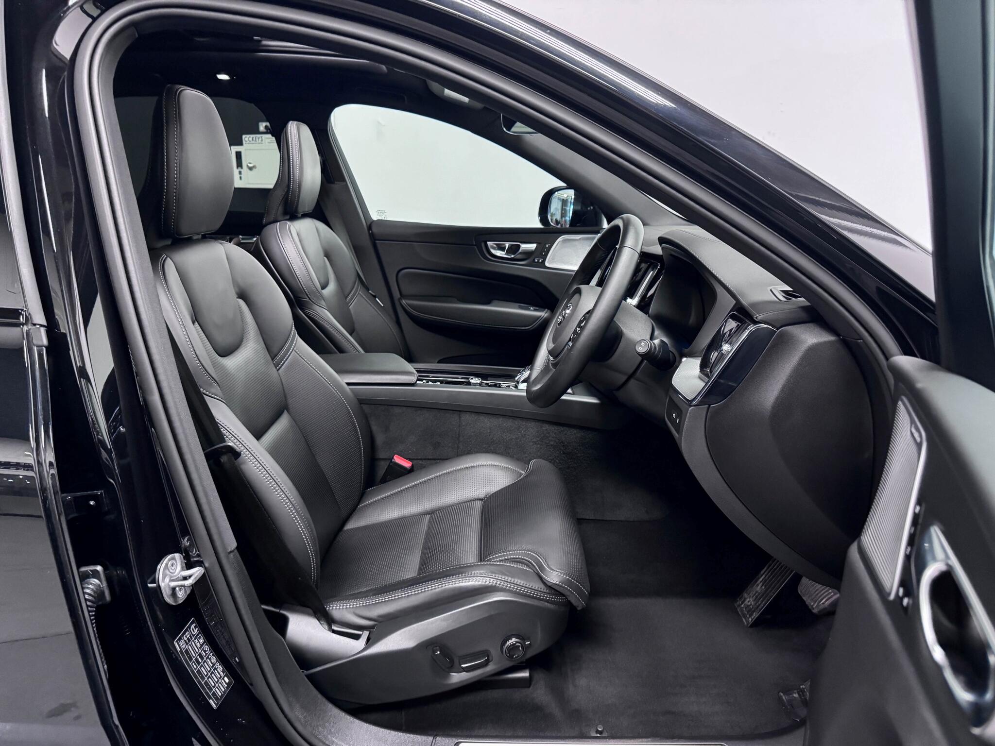 Volvo XC60 view 31